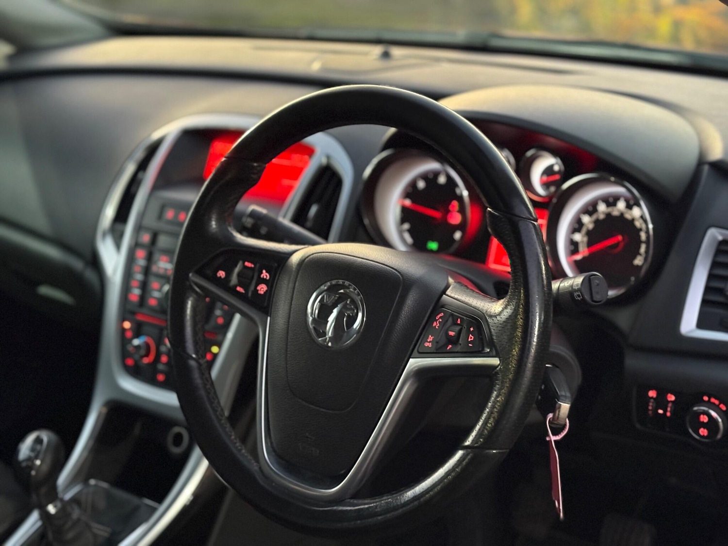 Used Vauxhall Astra 2013 for sale - 77016528: Photo 2