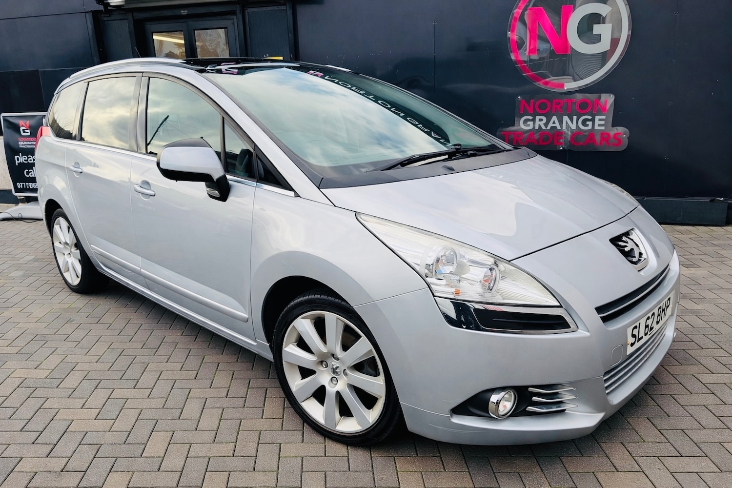 Used Peugeot 5008 2012 for sale - 77335632: Photo 2