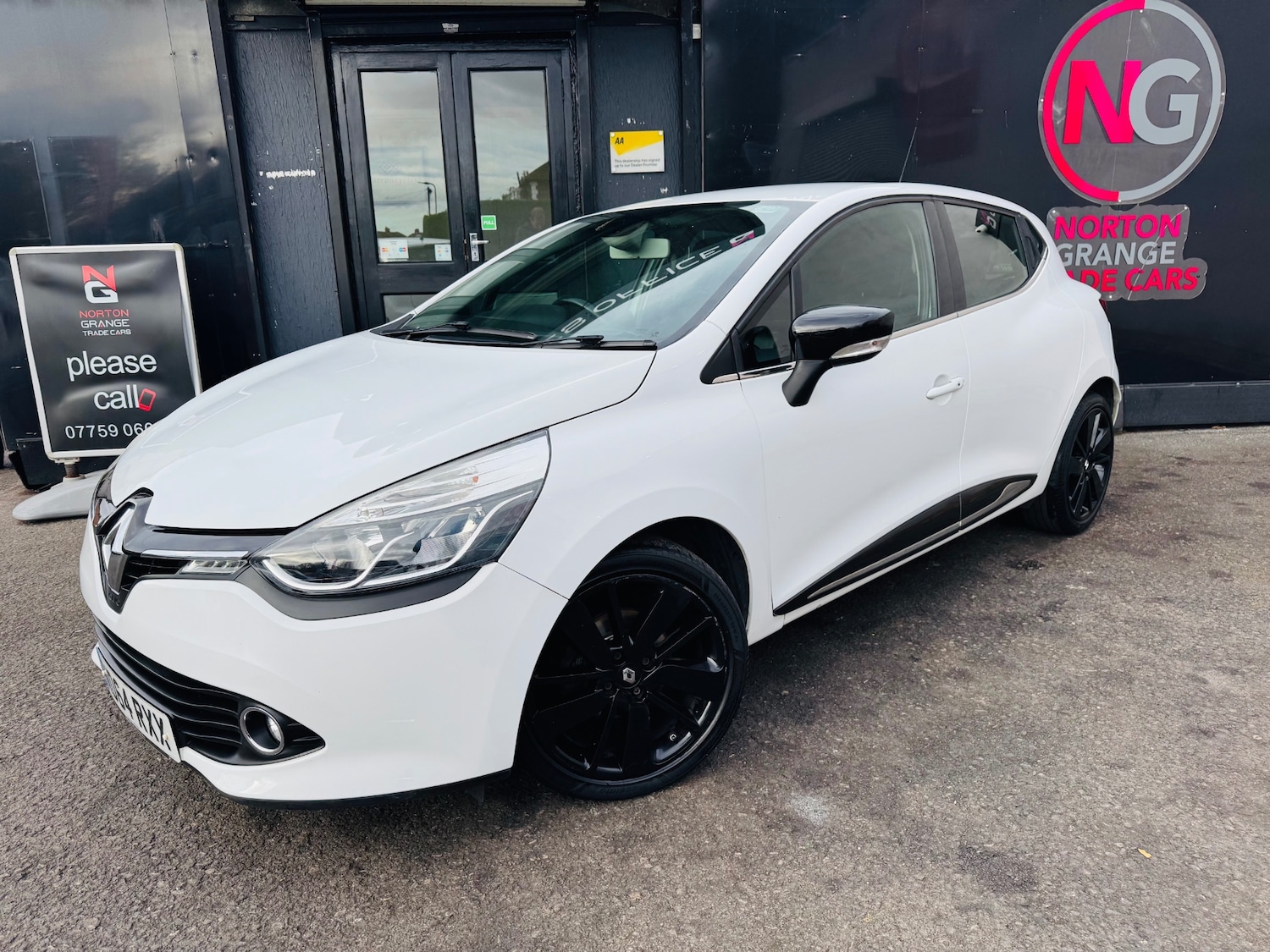 Used Renault Clio 2014 for sale - 76436457: Photo 13