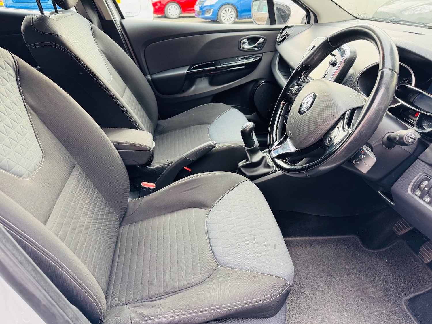 Used Renault Clio 2014 for sale - 76436457: Photo 5