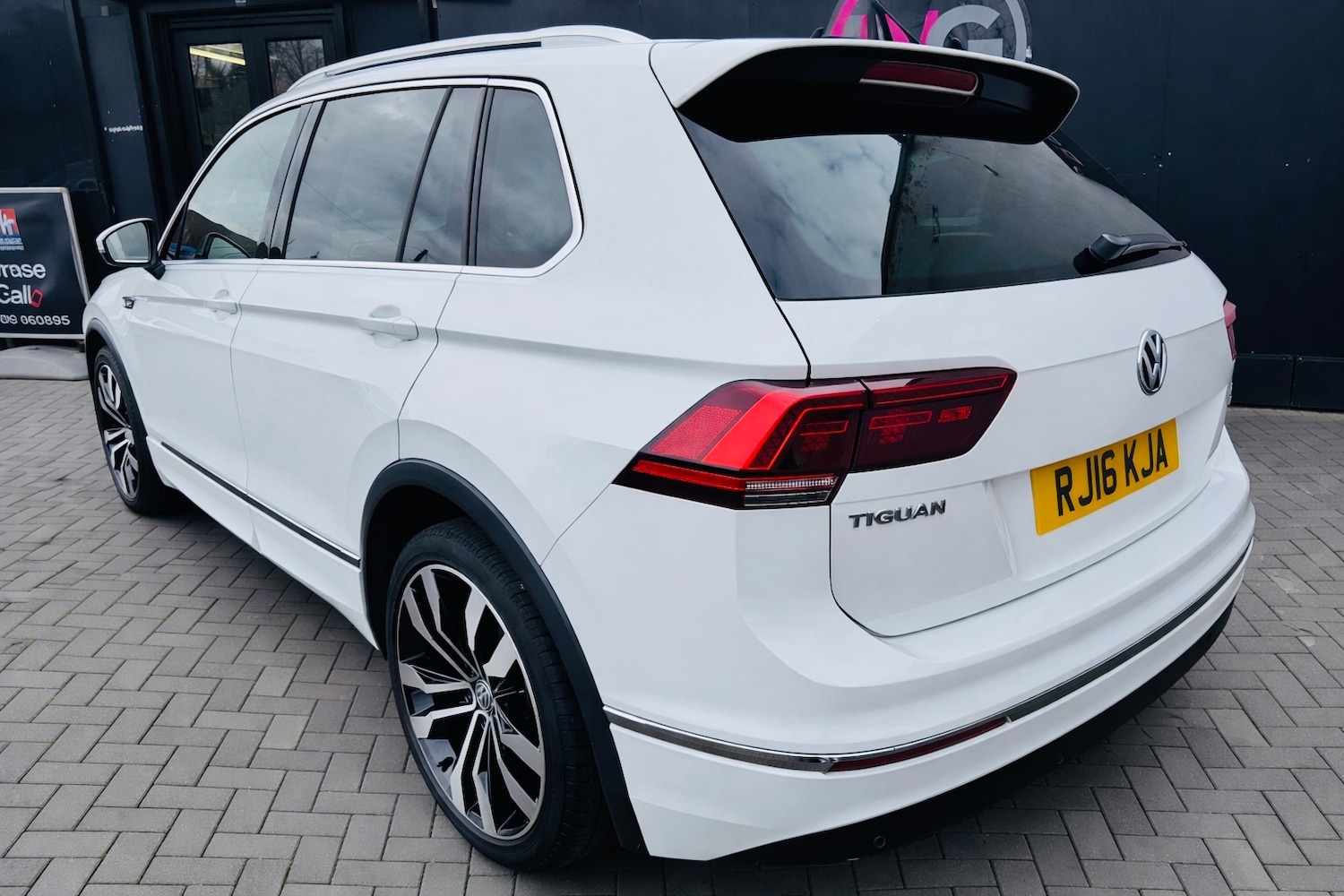 Used Volkswagen Tiguan 2016 for sale - 77712884: Photo 2