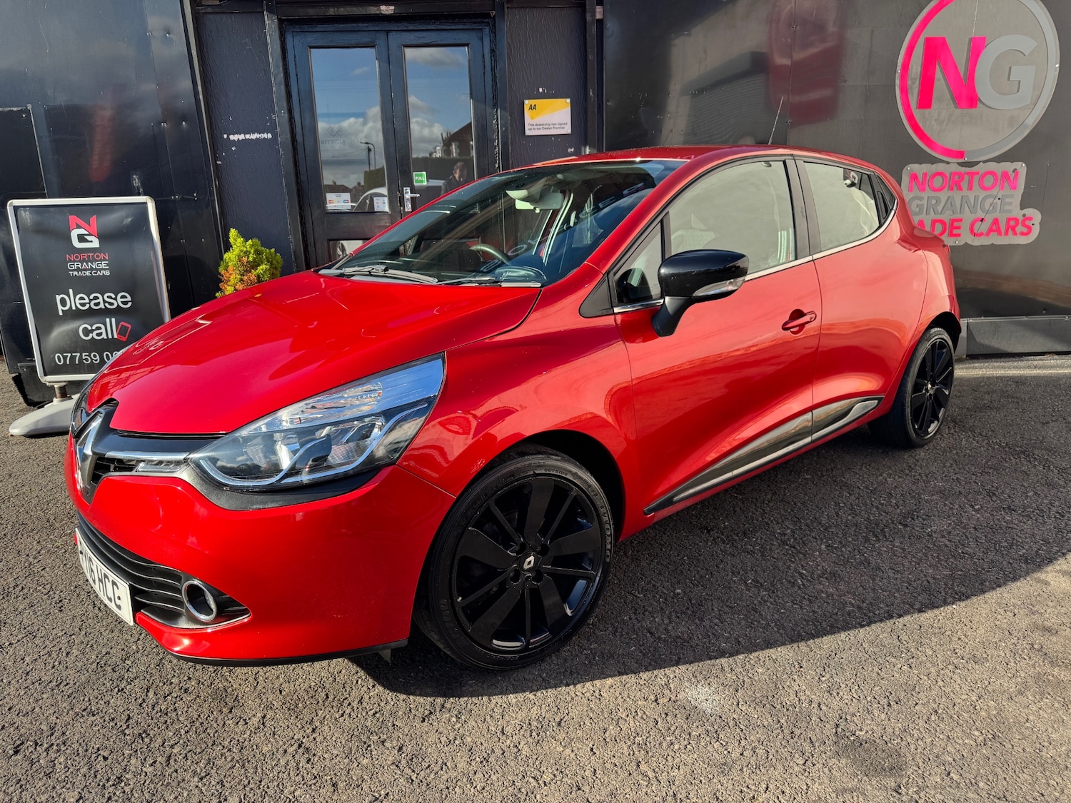 Used Renault Clio 2016 for sale - 76392057: Photo 3