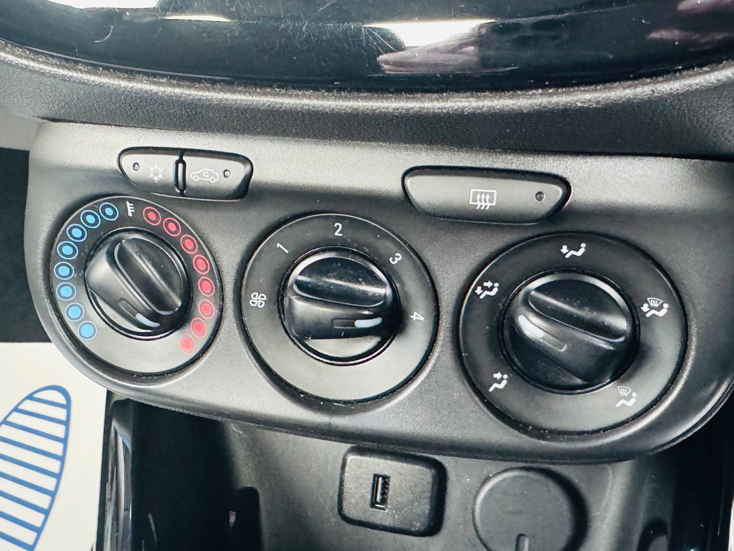 Used Vauxhall ADAM 2017 for sale - 77093969: Photo 9