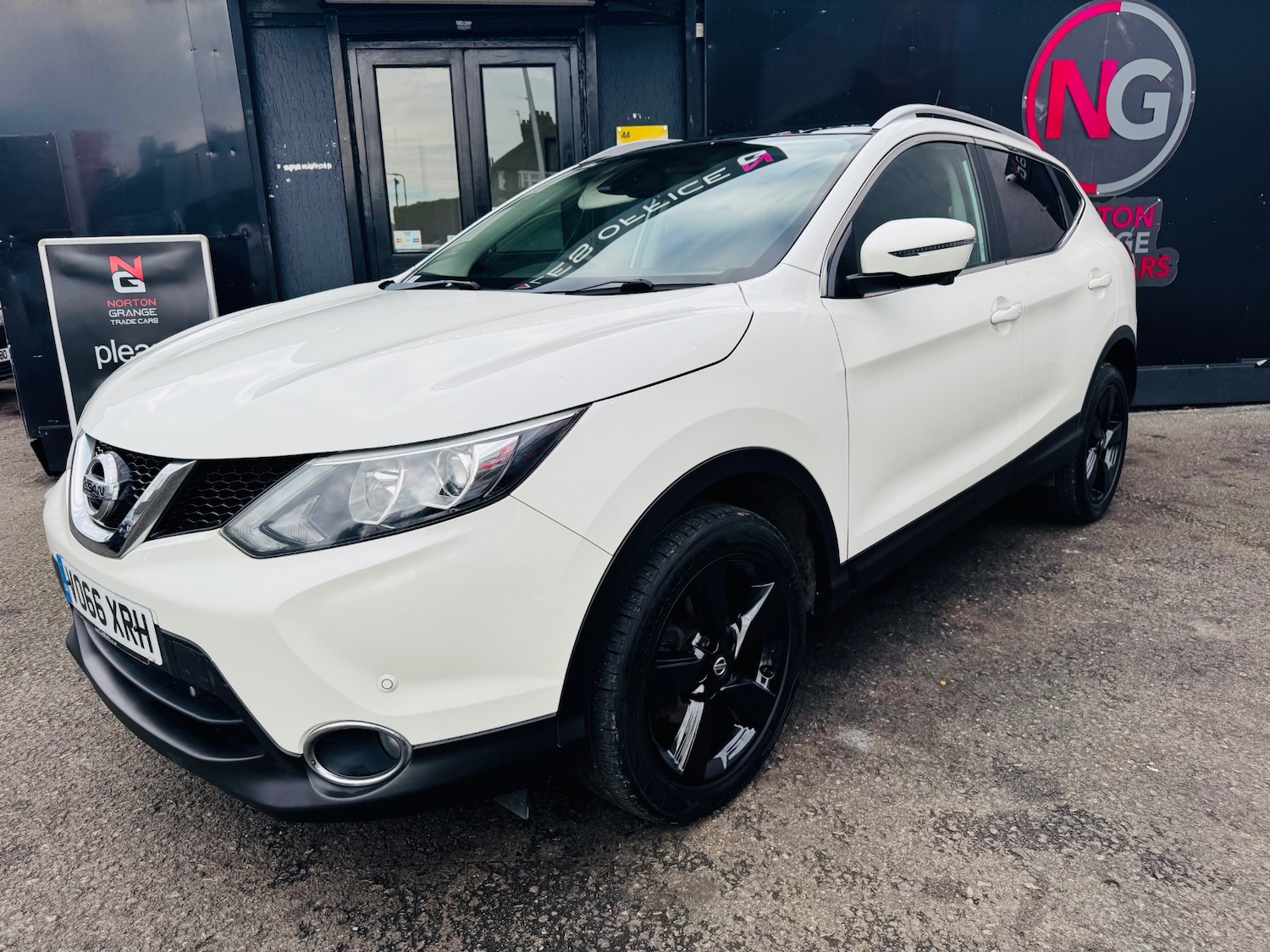Used Nissan Qashqai 2016 for sale - 76505557: Photo 2