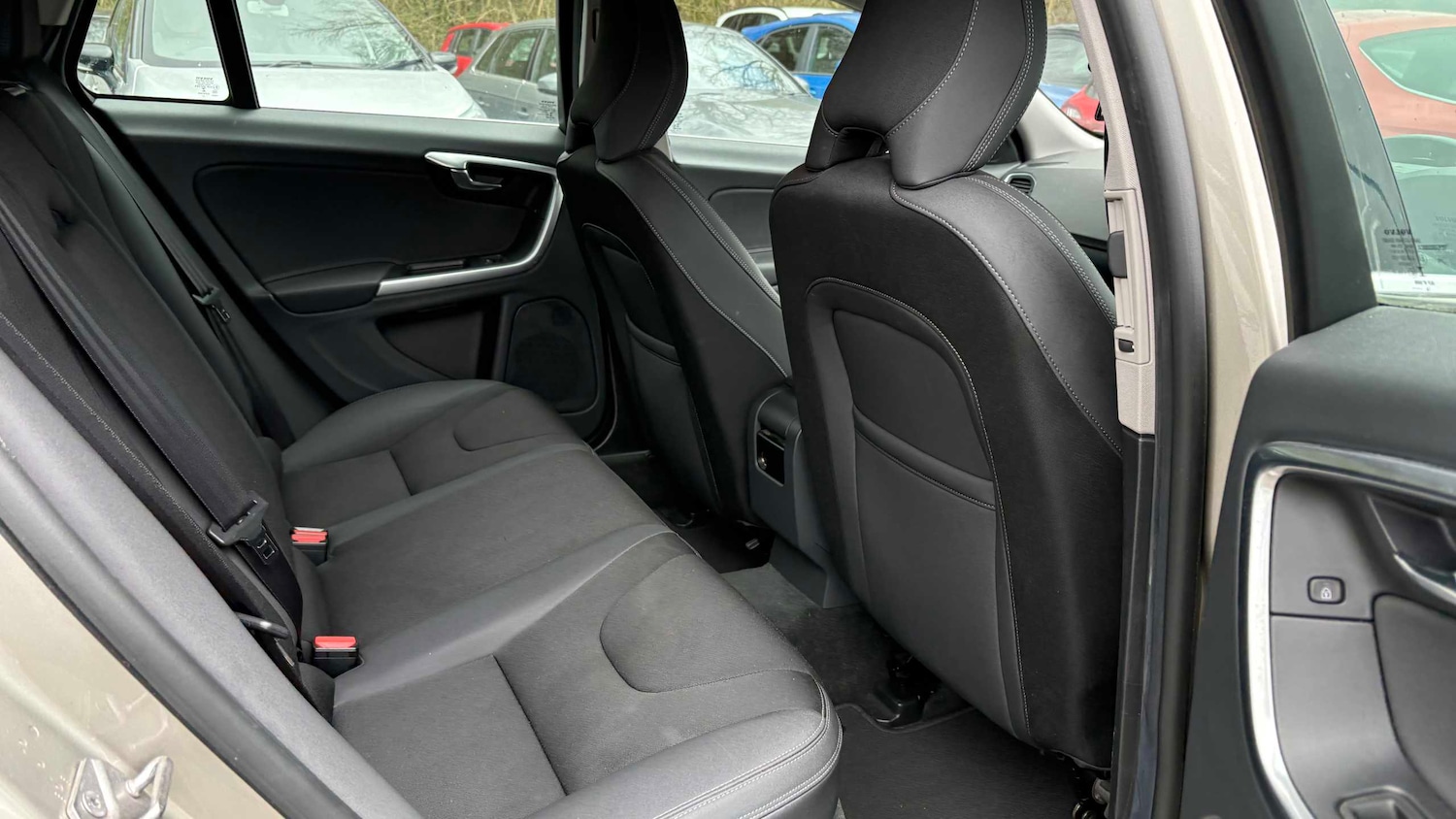 Used Volvo V60 2014 for sale - 77913931: Photo 15