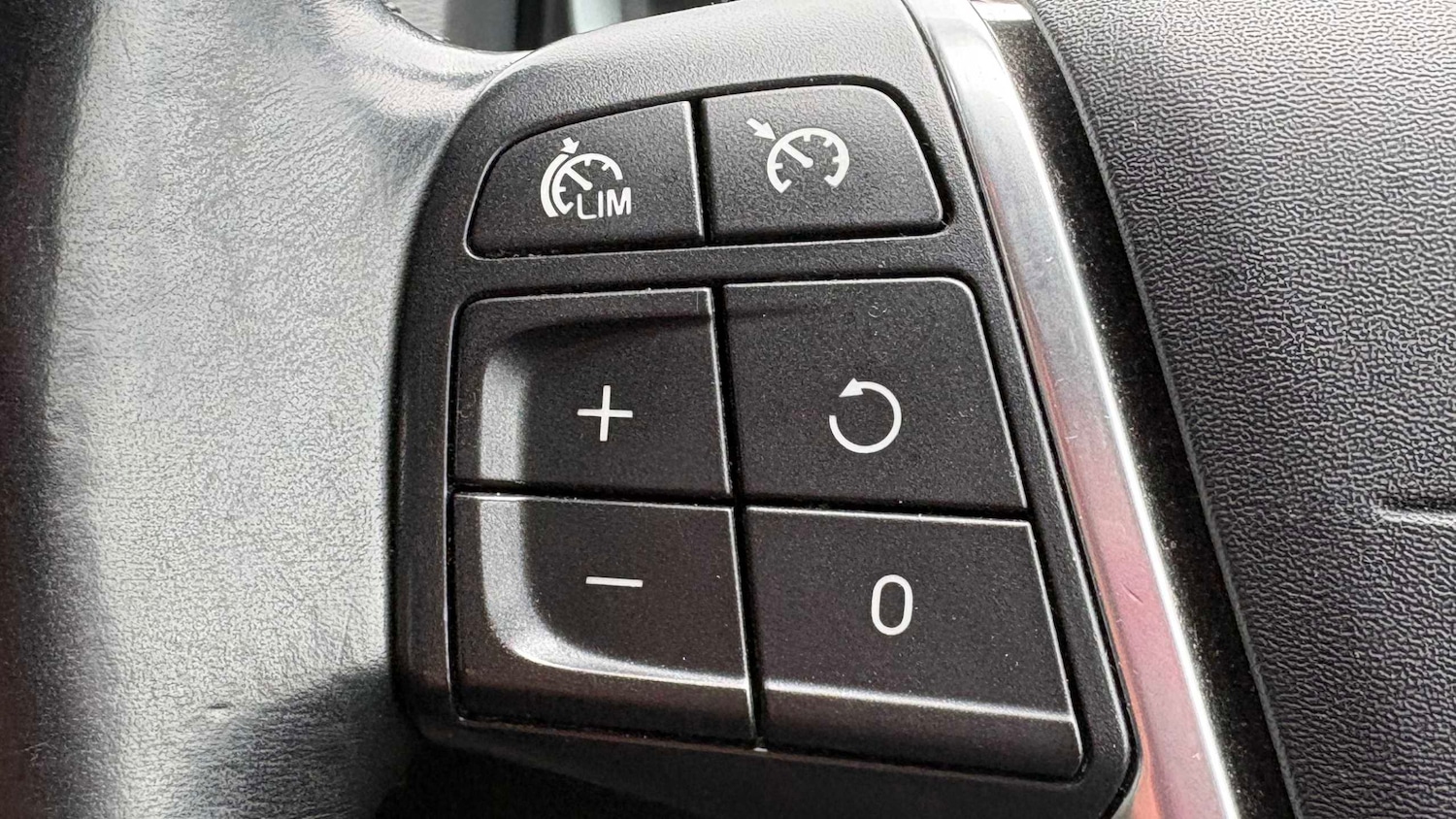 Used Volvo V60 2014 for sale - 77913931: Photo 19