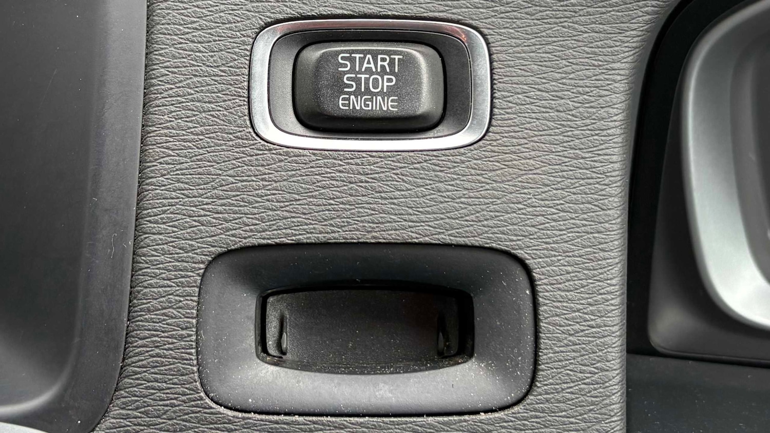 Used Volvo V60 2014 for sale - 77913931: Photo 30