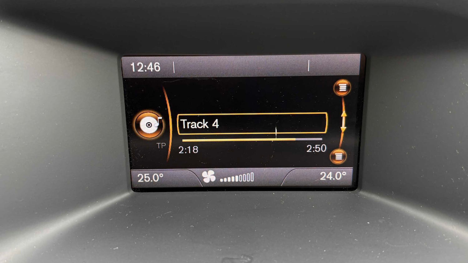 Used Volvo V60 2014 for sale - 77913931: Photo 31