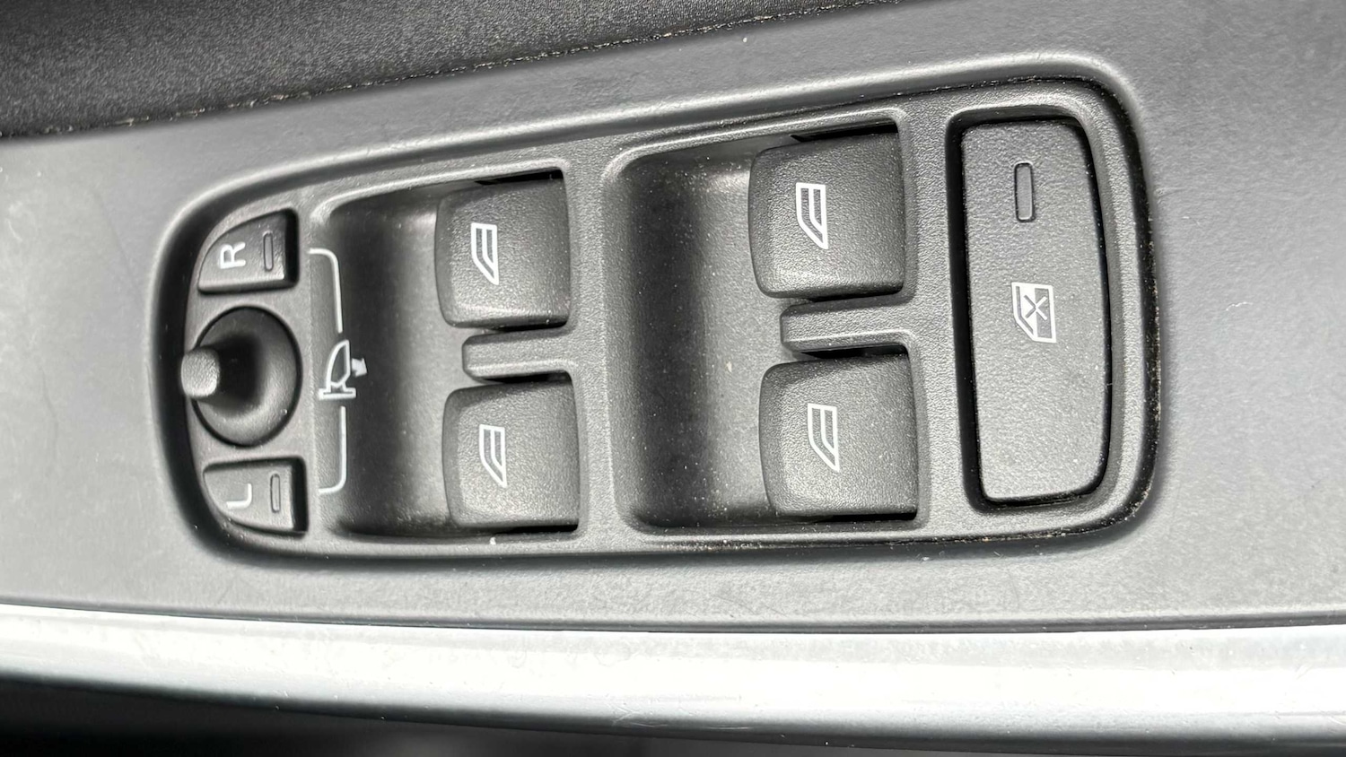 Used Volvo V60 2014 for sale - 77913931: Photo 34