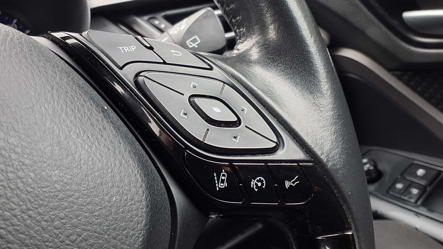 Used Toyota C-HR 2022 for sale - 76553055: Photo 30