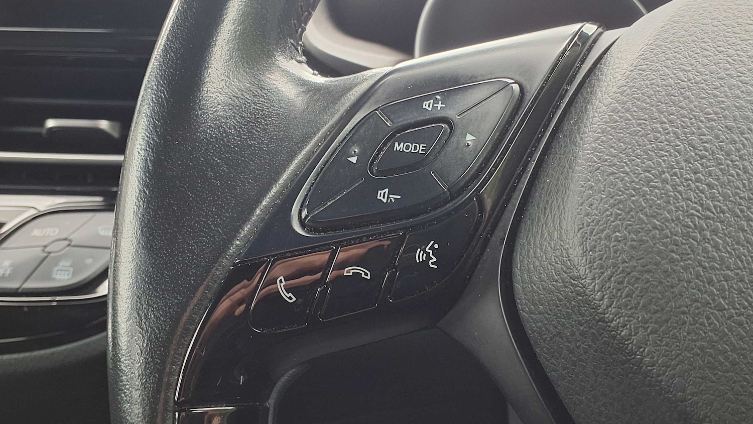 Used Toyota C-HR 2022 for sale - 76553055: Photo 31