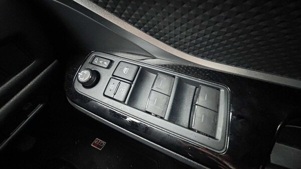 Used Toyota C-HR 2023 for sale - 76063308: Photo 25