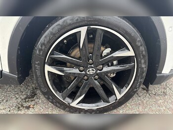 Used Toyota C-HR 2023 for sale - 76063308: Photo 2
