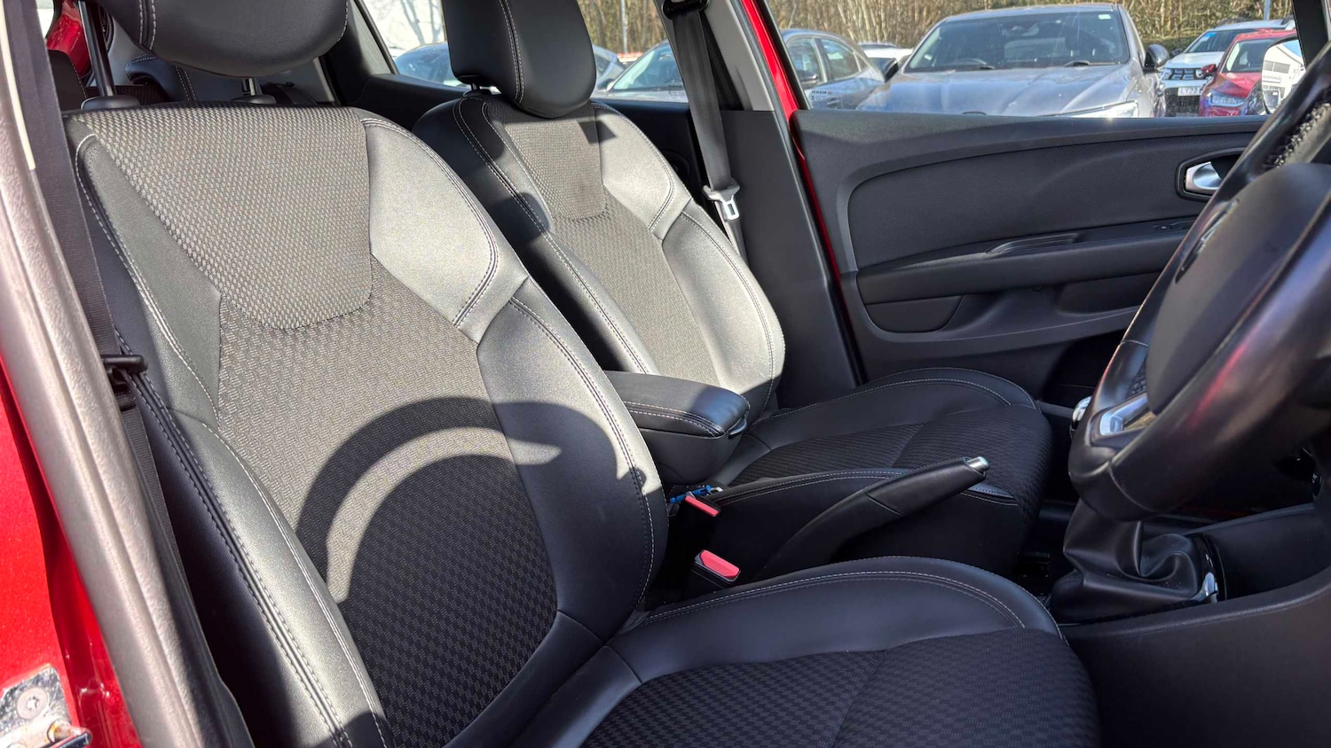 Used Renault Clio 2017 for sale - 77928805: Photo 12