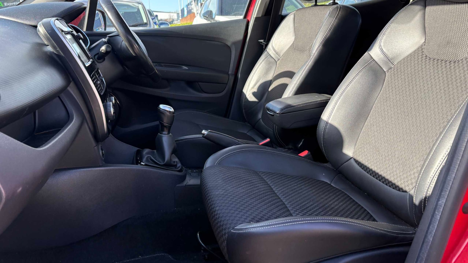 Used Renault Clio 2017 for sale - 77928805: Photo 14