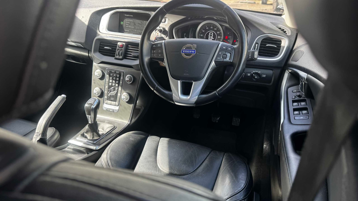 Used Volvo V40 2015 for sale - 78149150: Photo 21