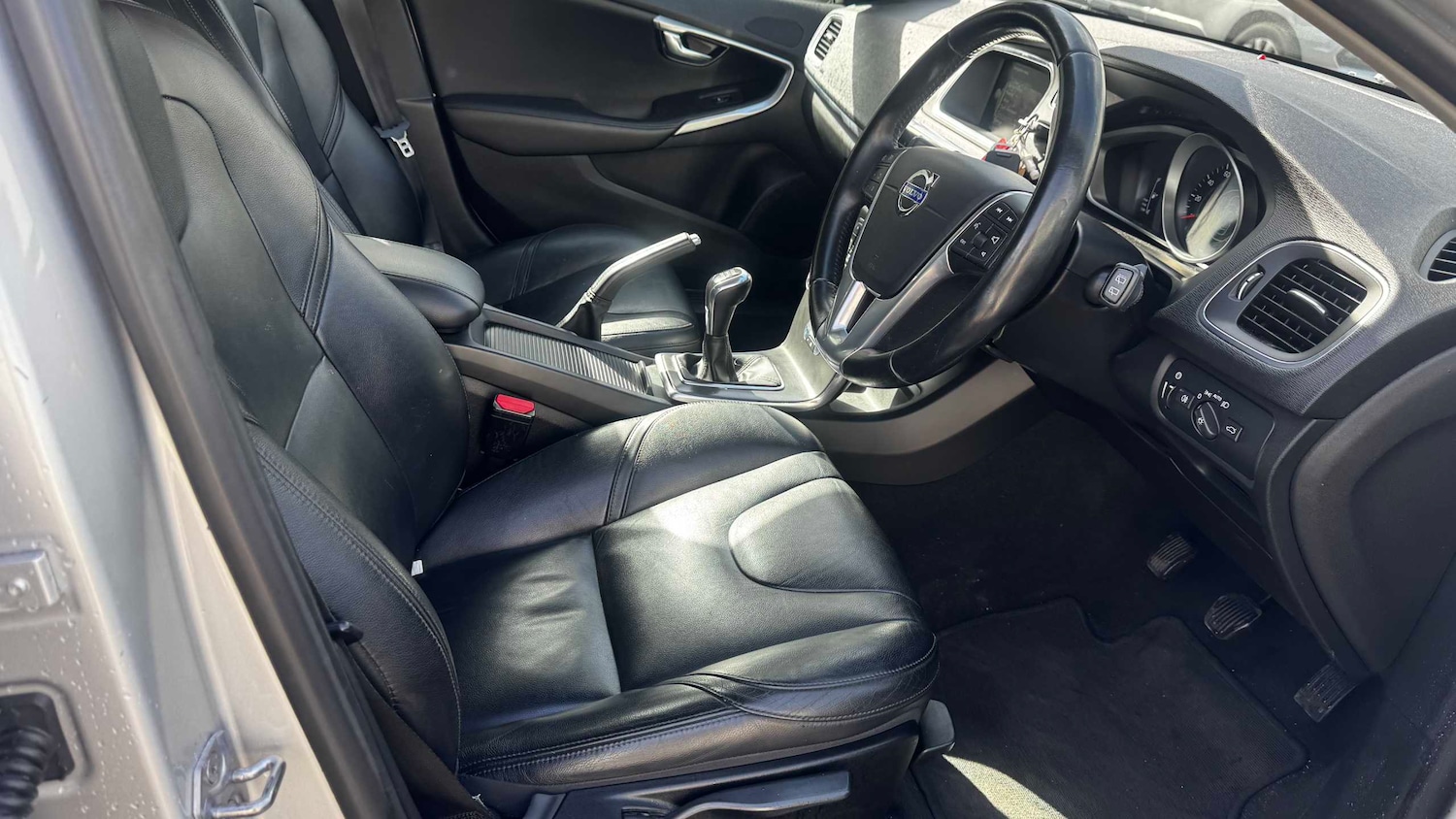 Used Volvo V40 2015 for sale - 78149150: Photo 22