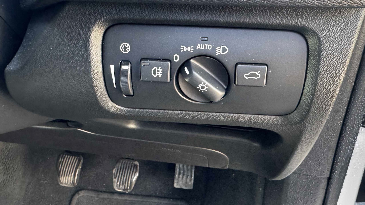 Used Volvo V40 2015 for sale - 78149150: Photo 24