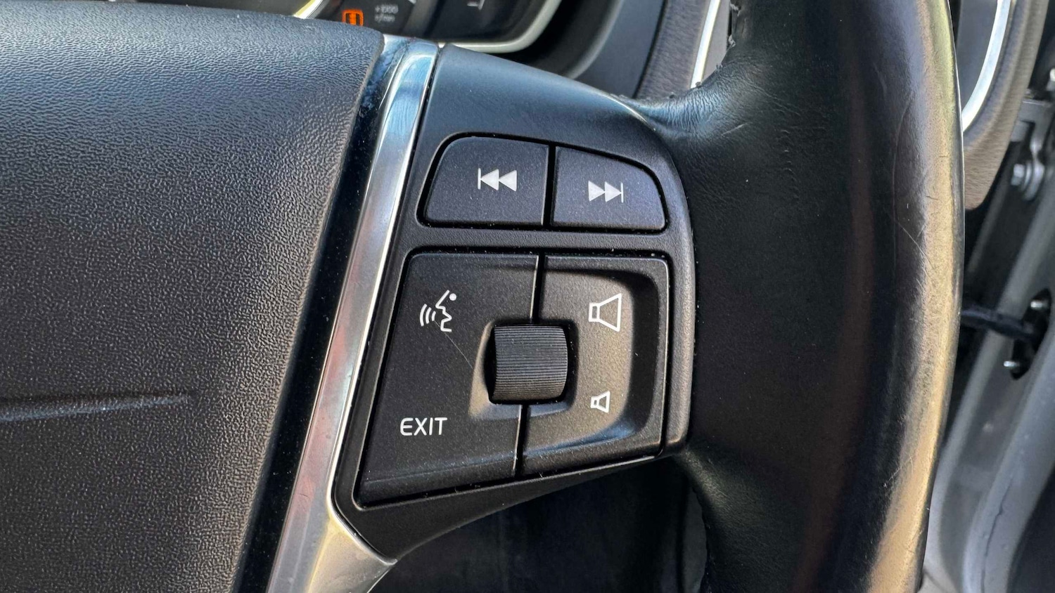 Used Volvo V40 2015 for sale - 78149150: Photo 25