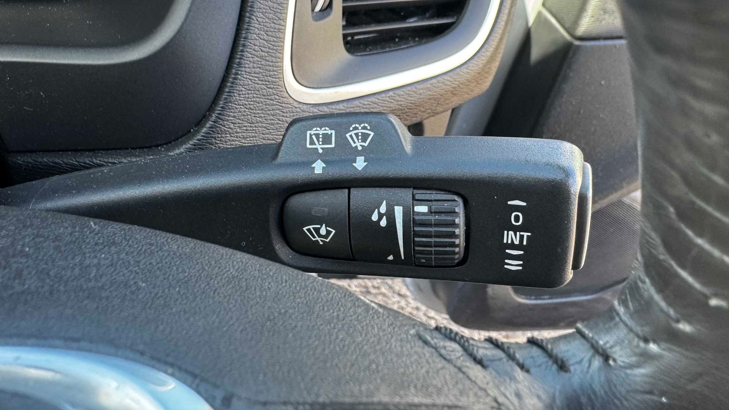 Used Volvo V40 2015 for sale - 78149150: Photo 27