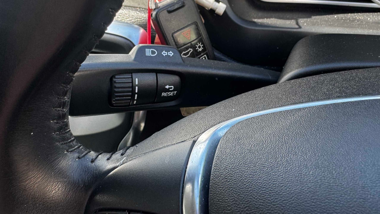 Used Volvo V40 2015 for sale - 78149150: Photo 28