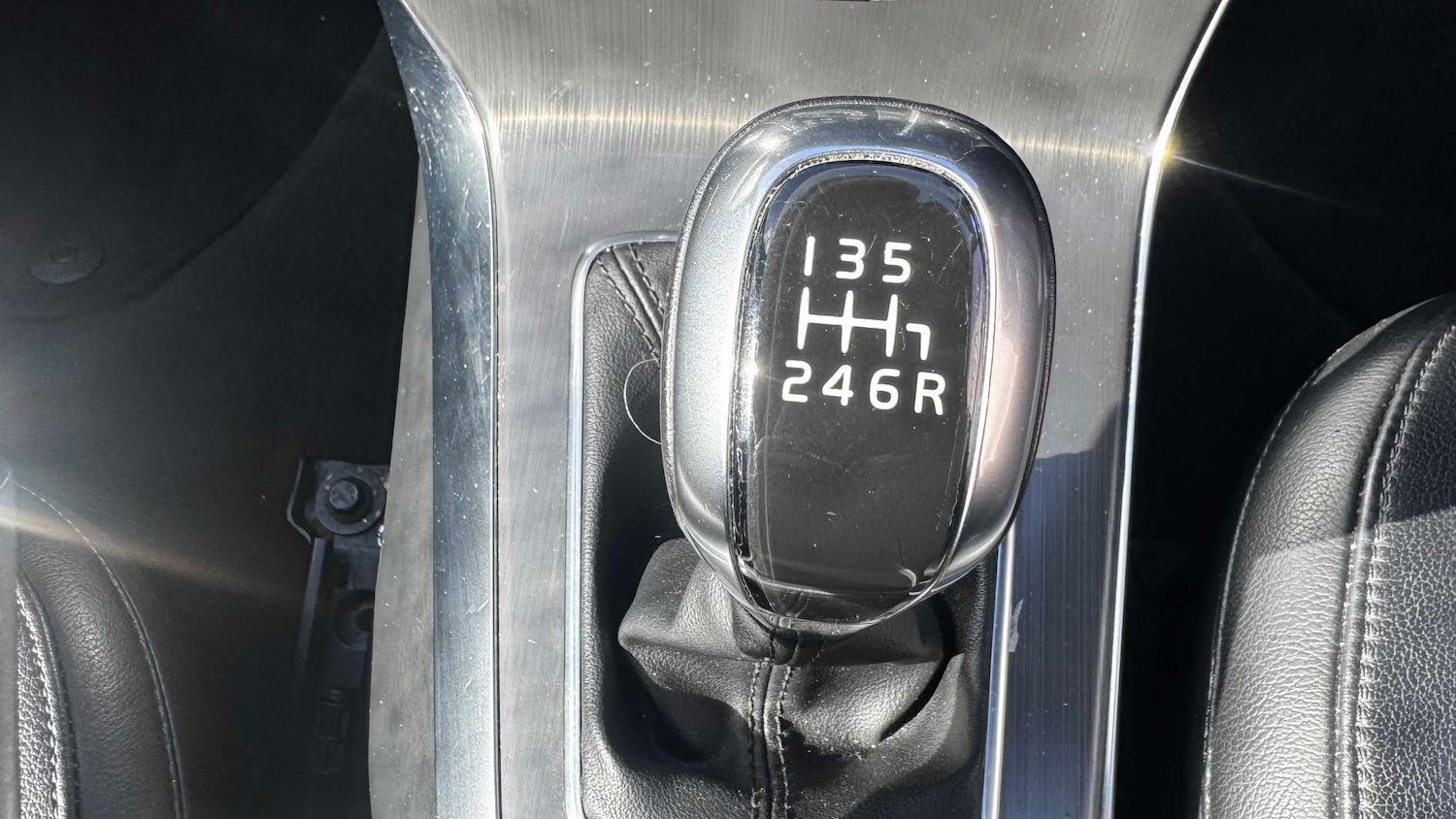 Used Volvo V40 2015 for sale - 78149150: Photo 30