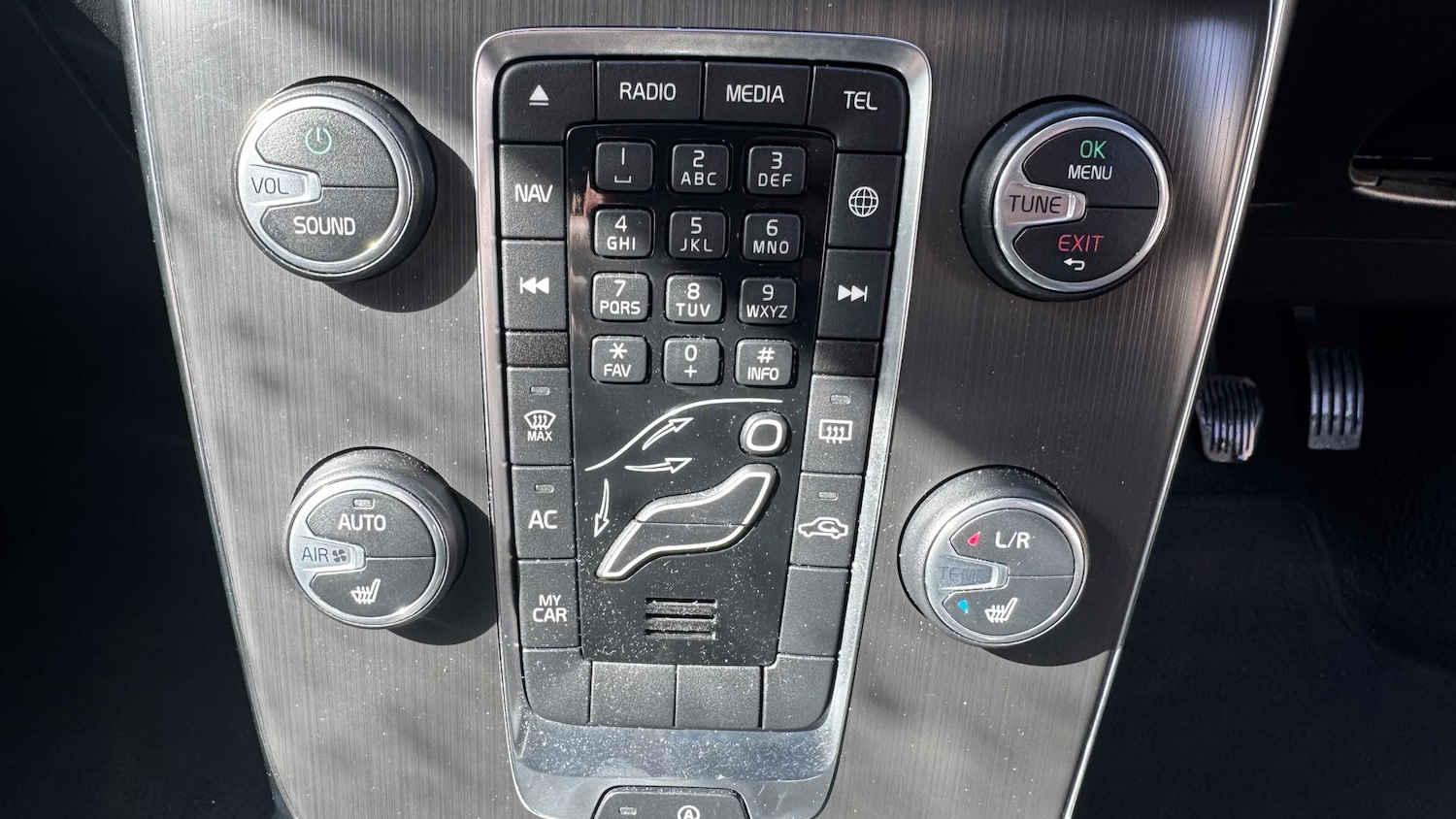 Used Volvo V40 2015 for sale - 78149150: Photo 31