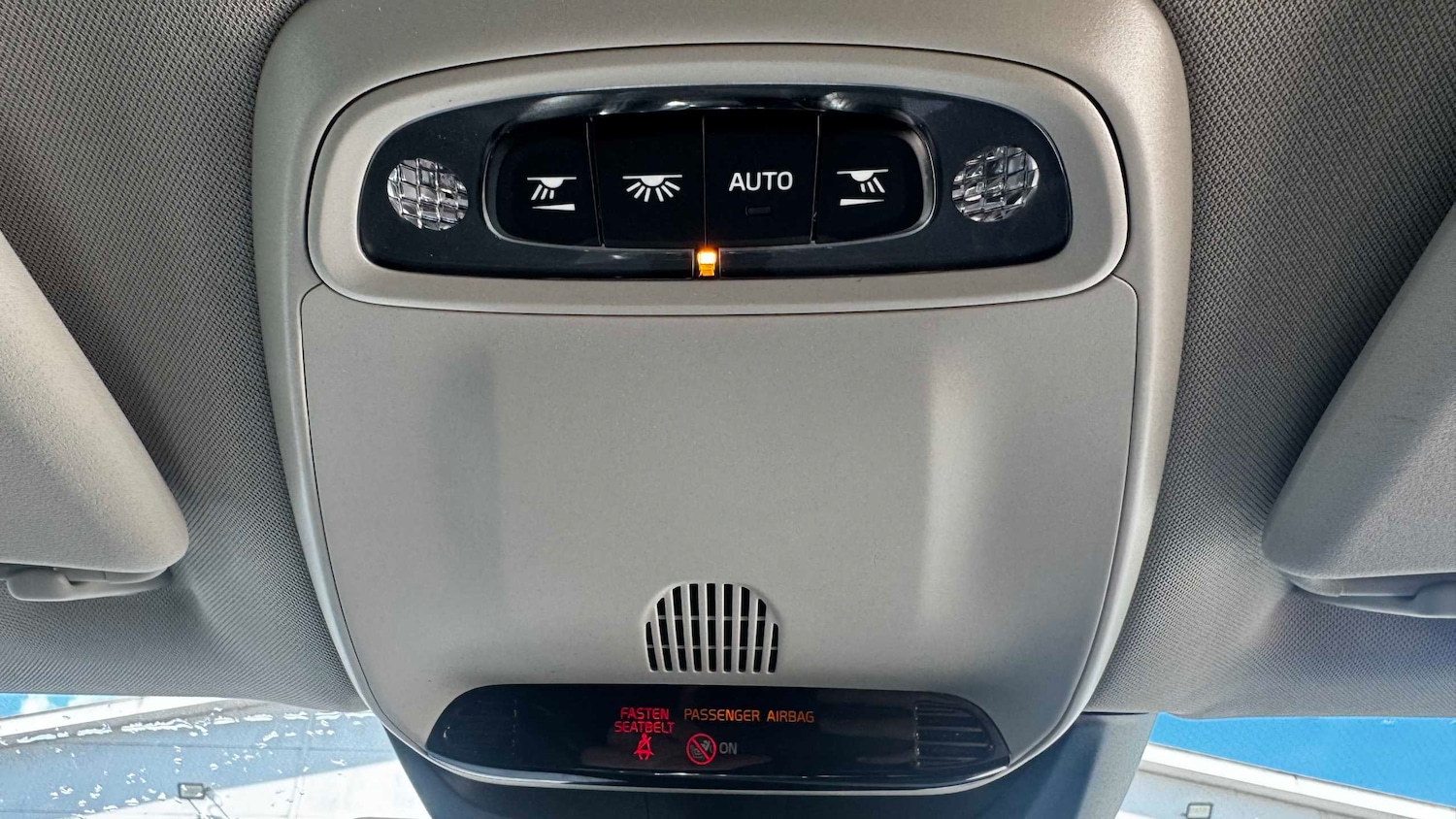 Used Volvo V40 2015 for sale - 78149150: Photo 32