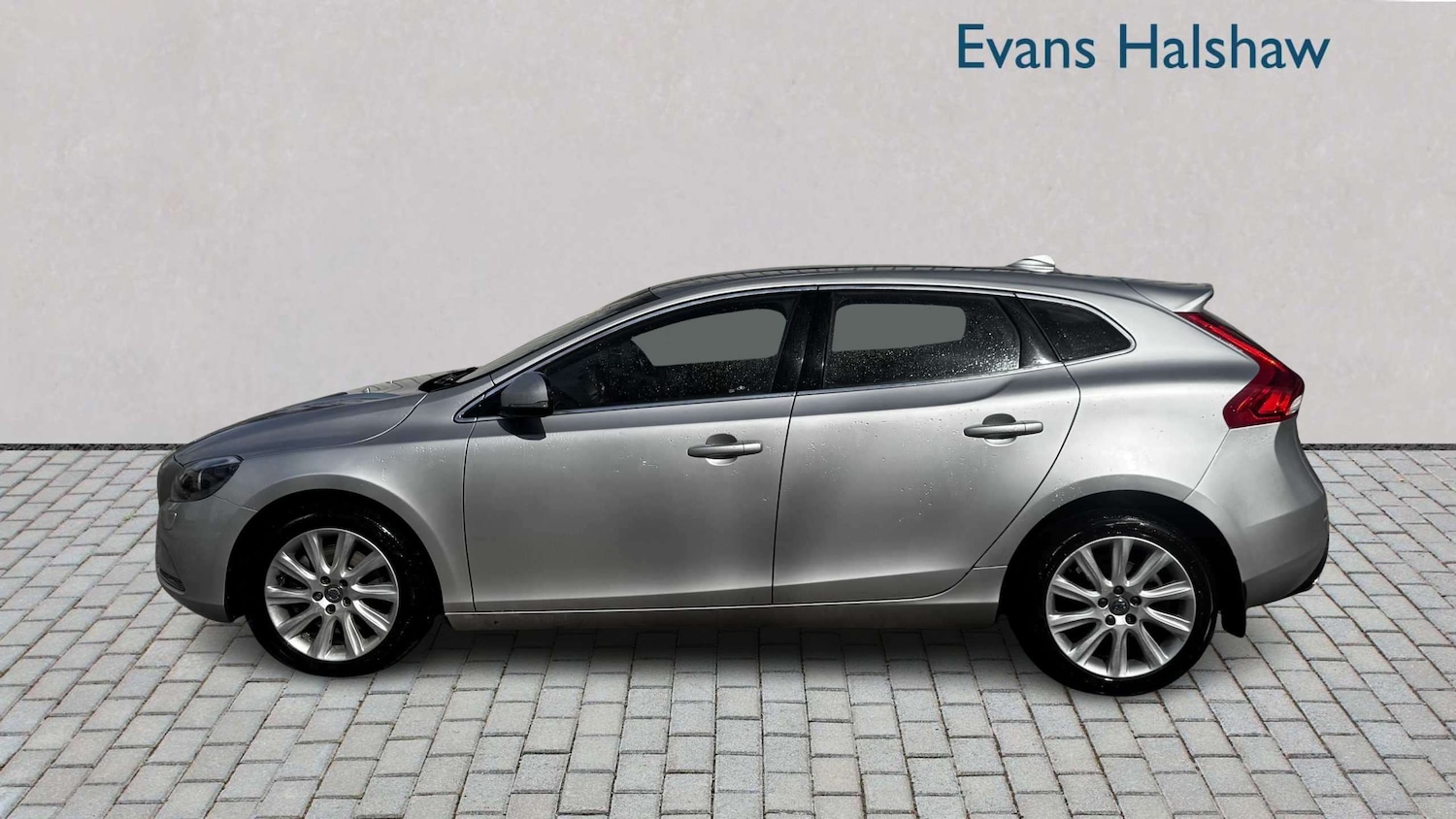 Used Volvo V40 2015 for sale - 78149150: Photo 4