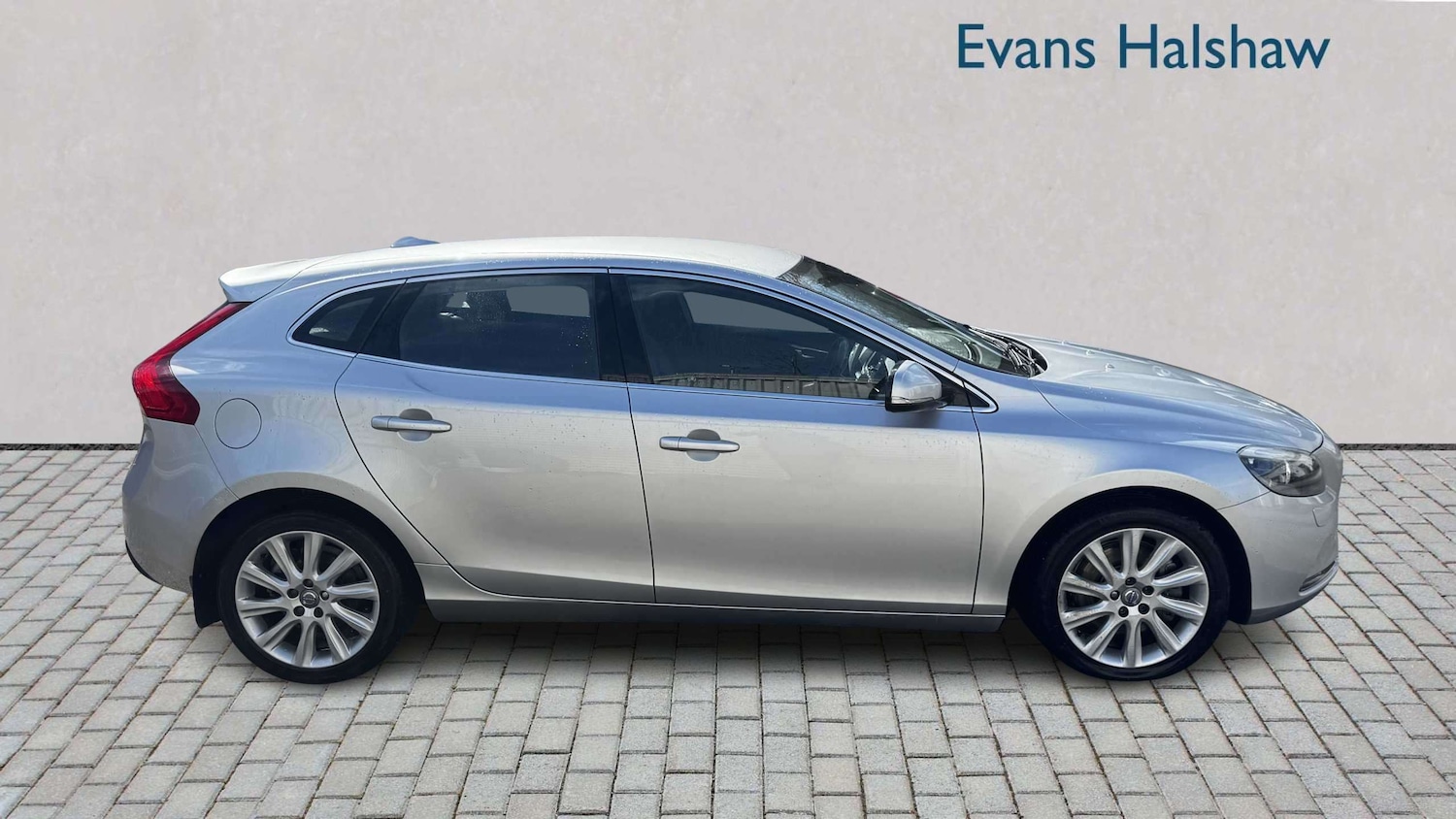 Used Volvo V40 2015 for sale - 78149150: Photo 8