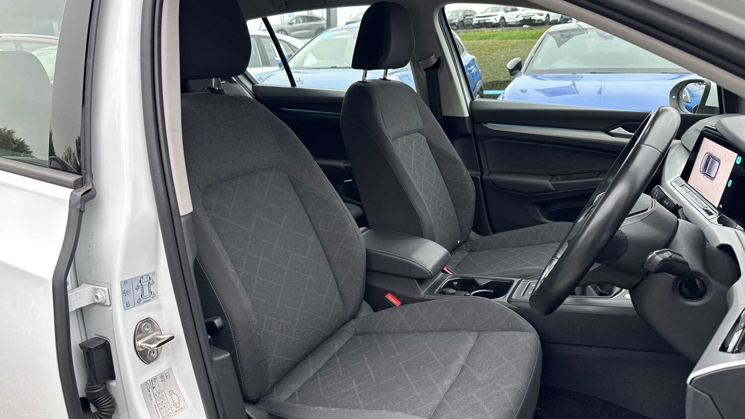 Used Volkswagen Golf 2022 for sale - 76125782: Photo 2