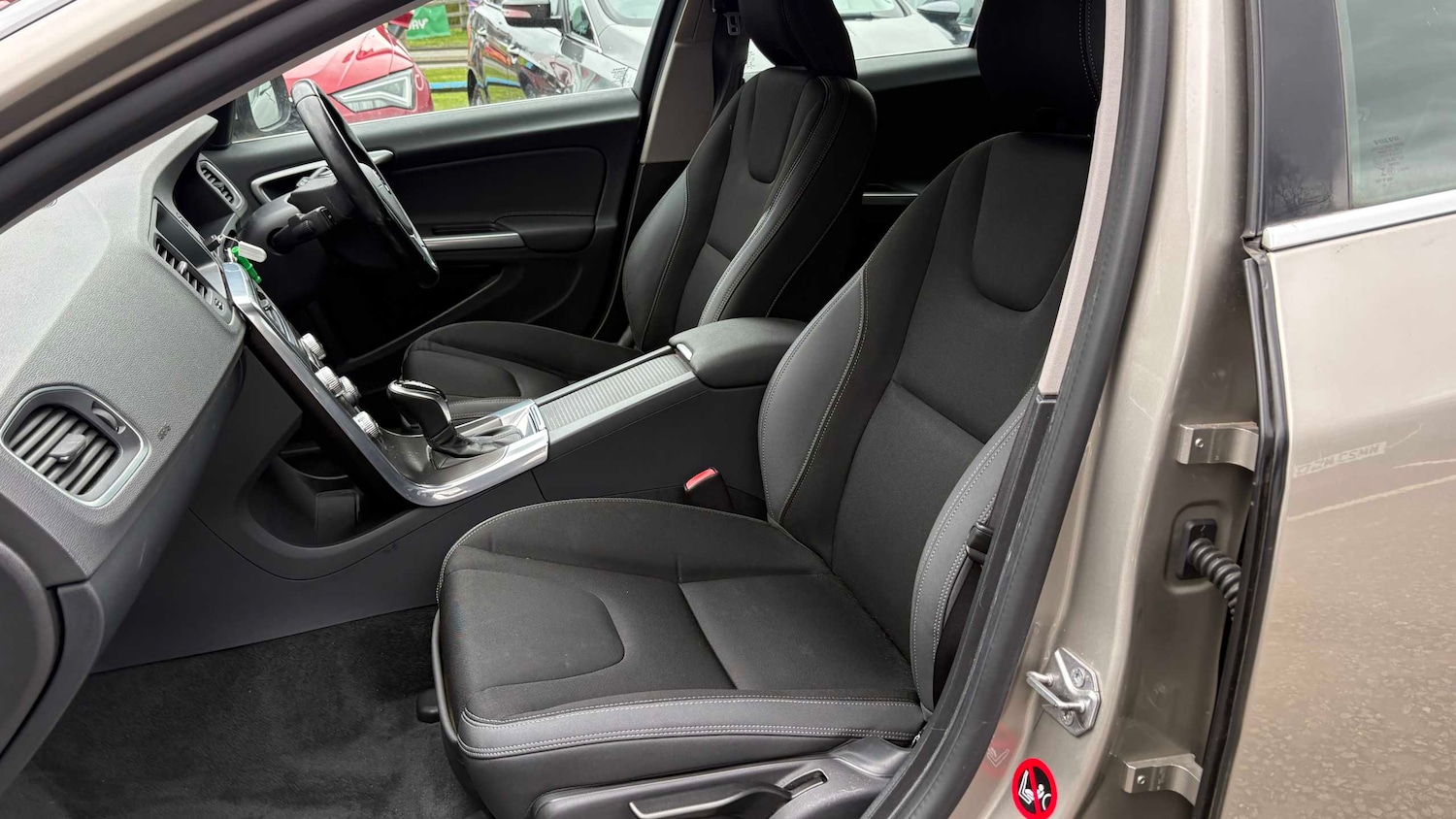 Used Volvo V60 2014 for sale - 78077178: Photo 11