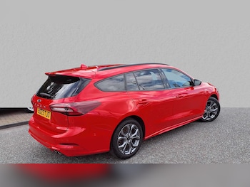 Used Ford Focus 2023 for sale - 75993923: Photo 4