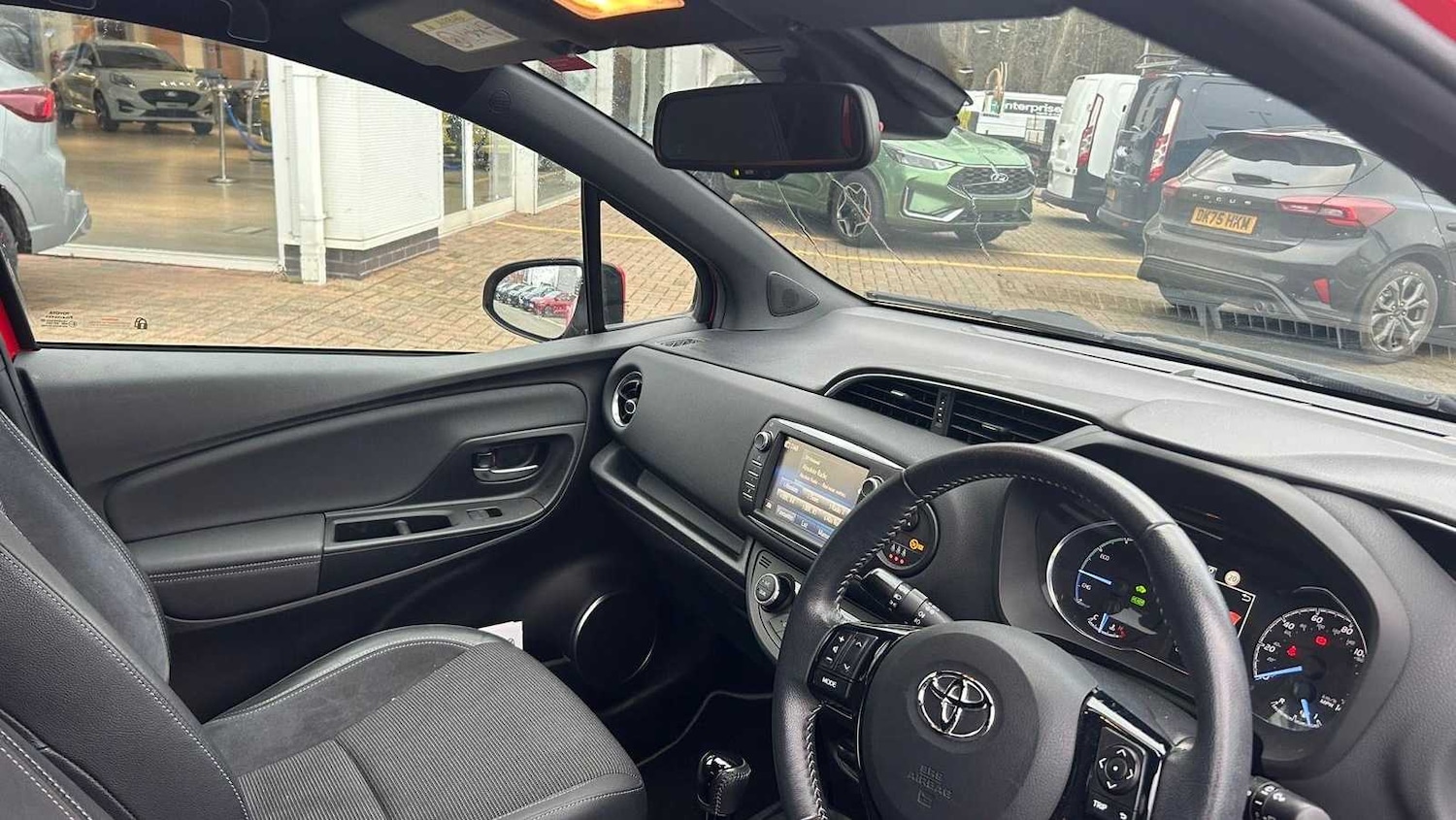 Used Toyota Yaris 2017 for sale - 77068625: Photo 10