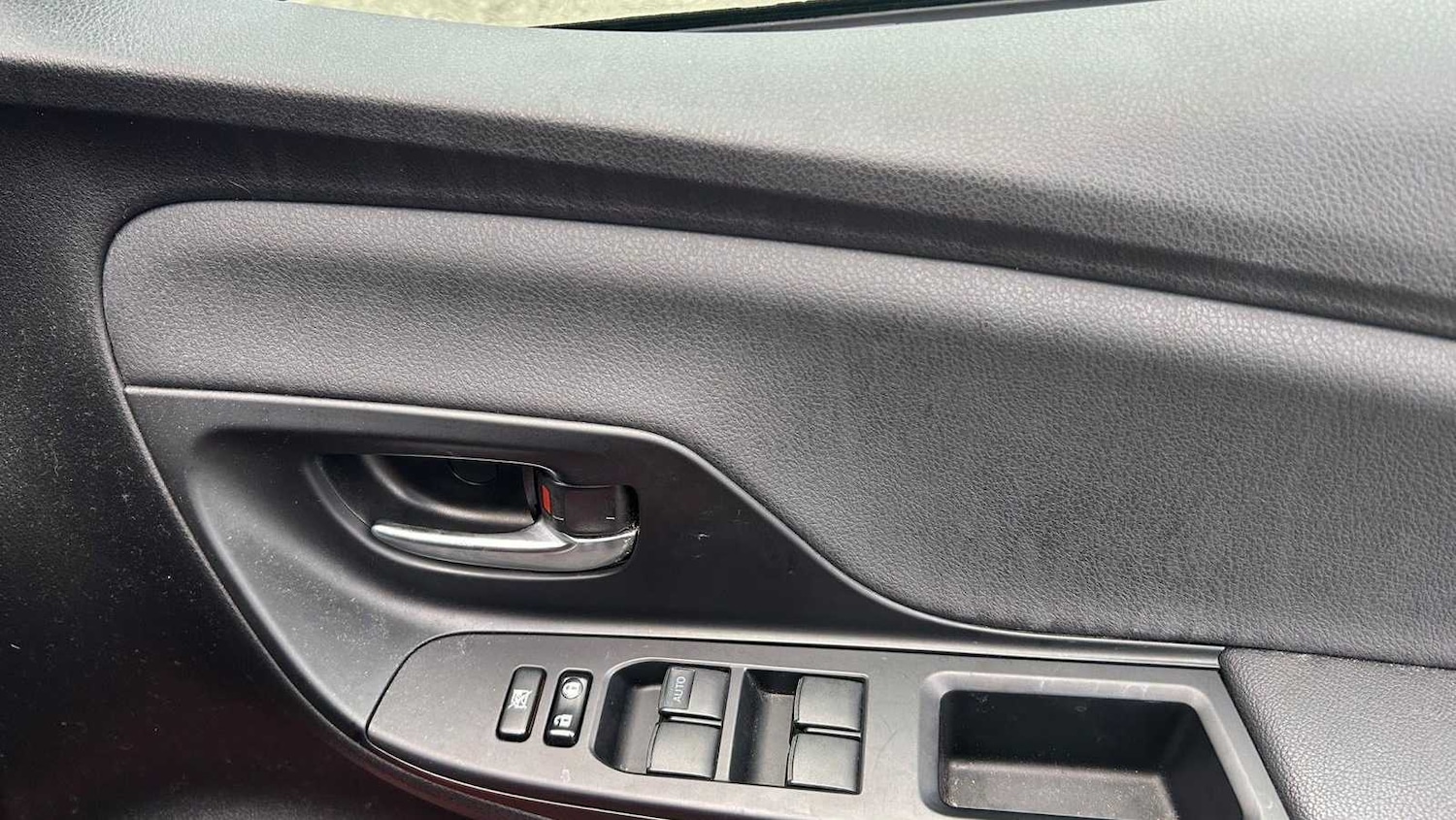 Used Toyota Yaris 2017 for sale - 77068625: Photo 25