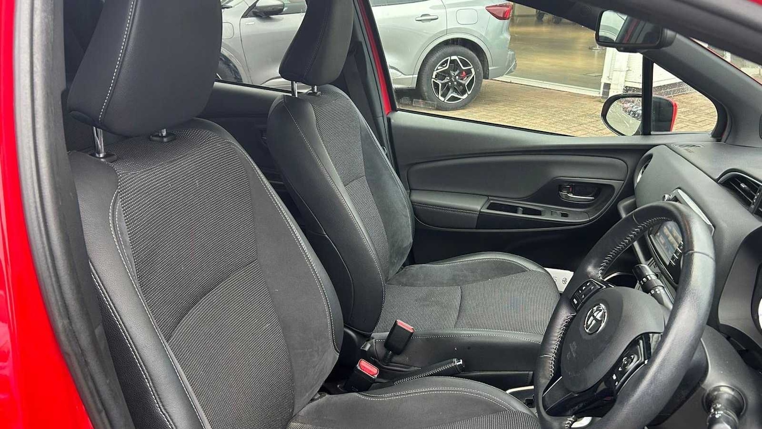 Used Toyota Yaris 2017 for sale - 77068625: Photo 9