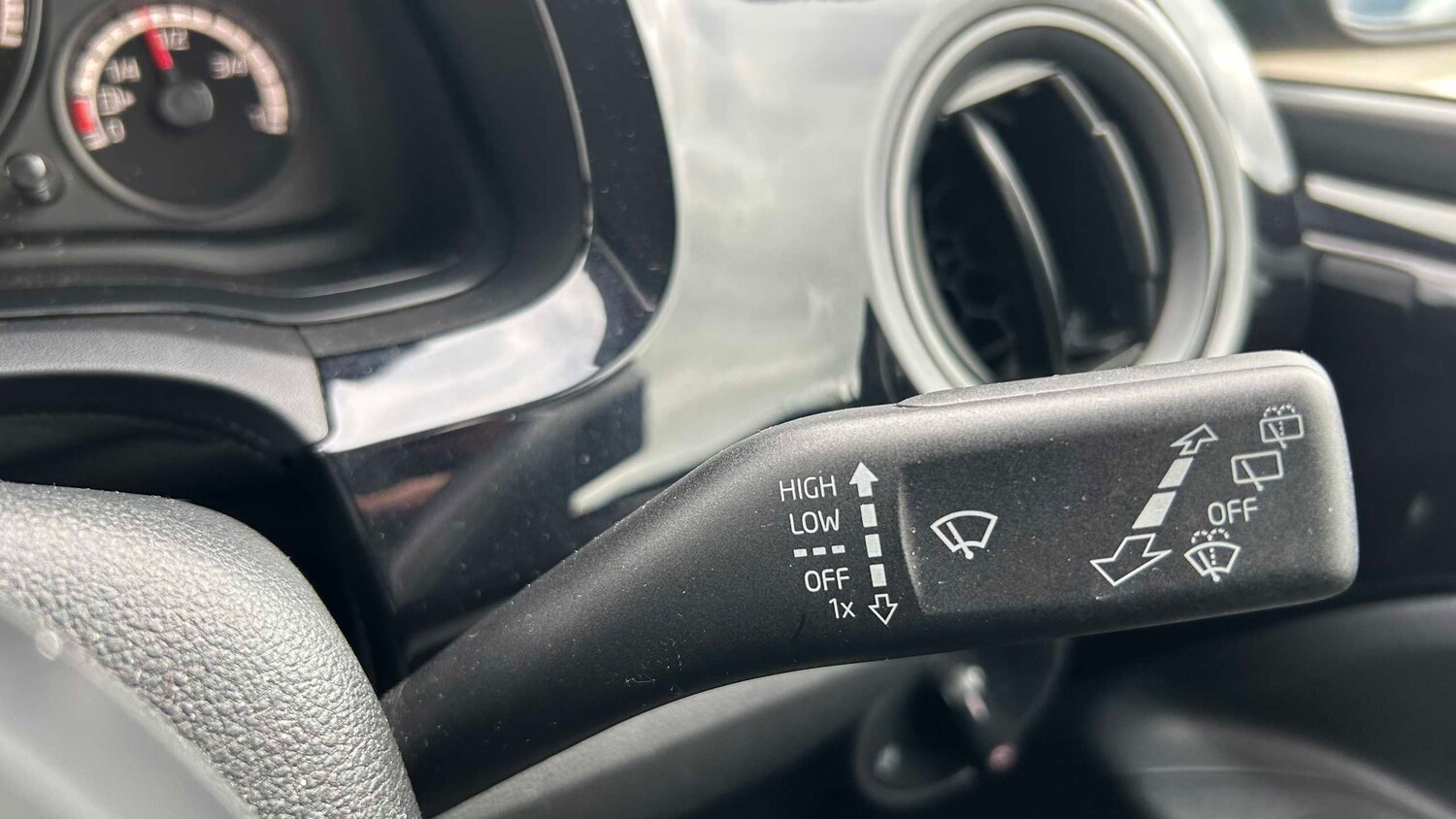 Used Volkswagen up! 2015 for sale - 77858322: Photo 27