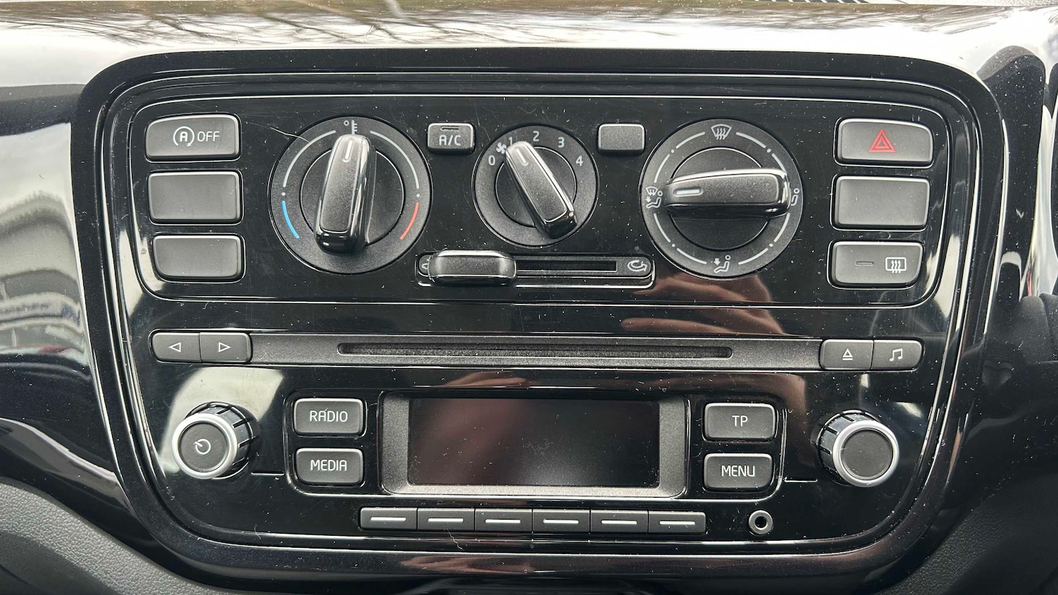 Used Volkswagen up! 2015 for sale - 77858322: Photo 30