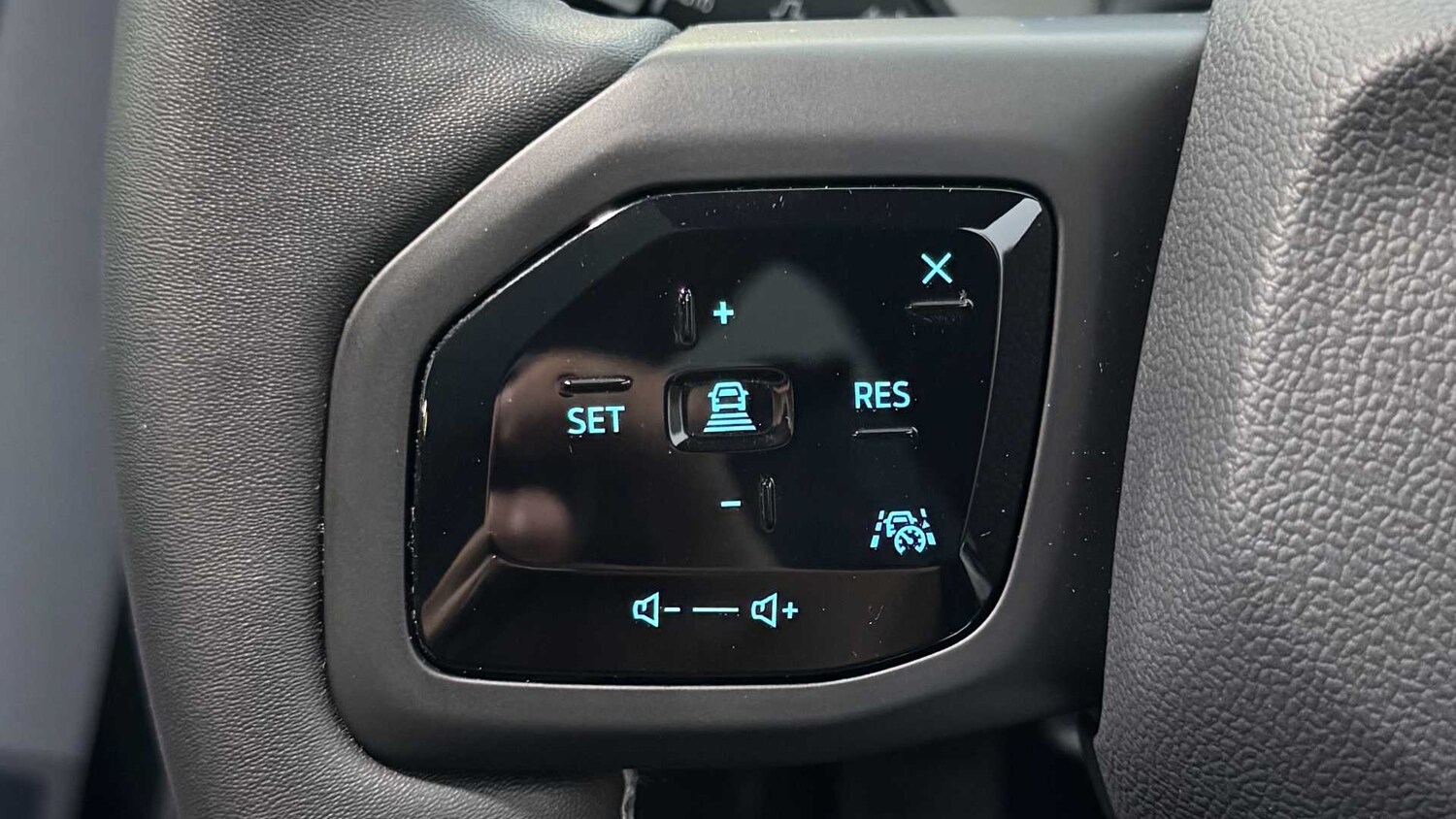 Used Ford Explorer 2024 for sale - 76218258: Photo 23