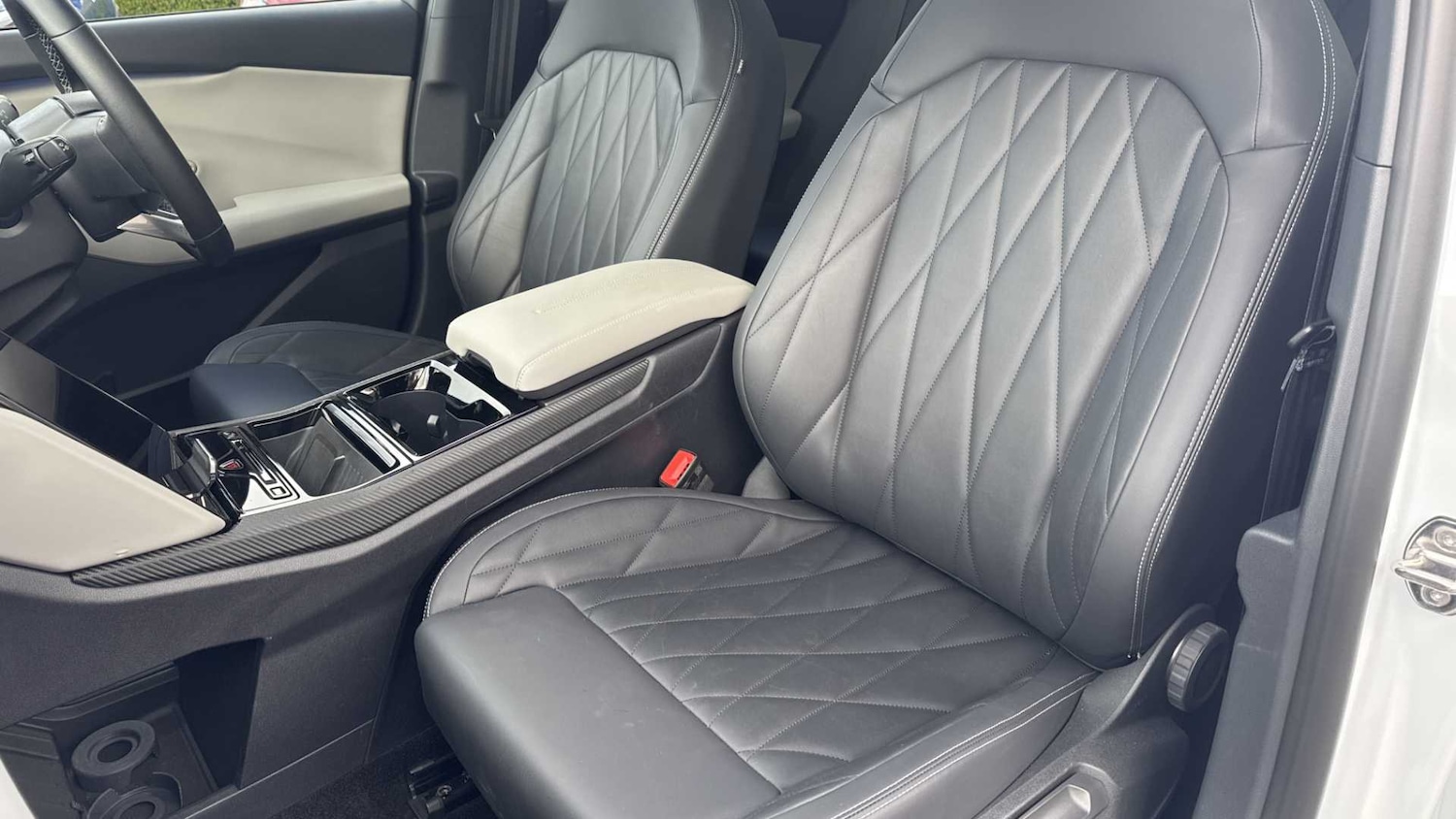 Used Ford Explorer 2024 for sale - 76218258: Photo 30