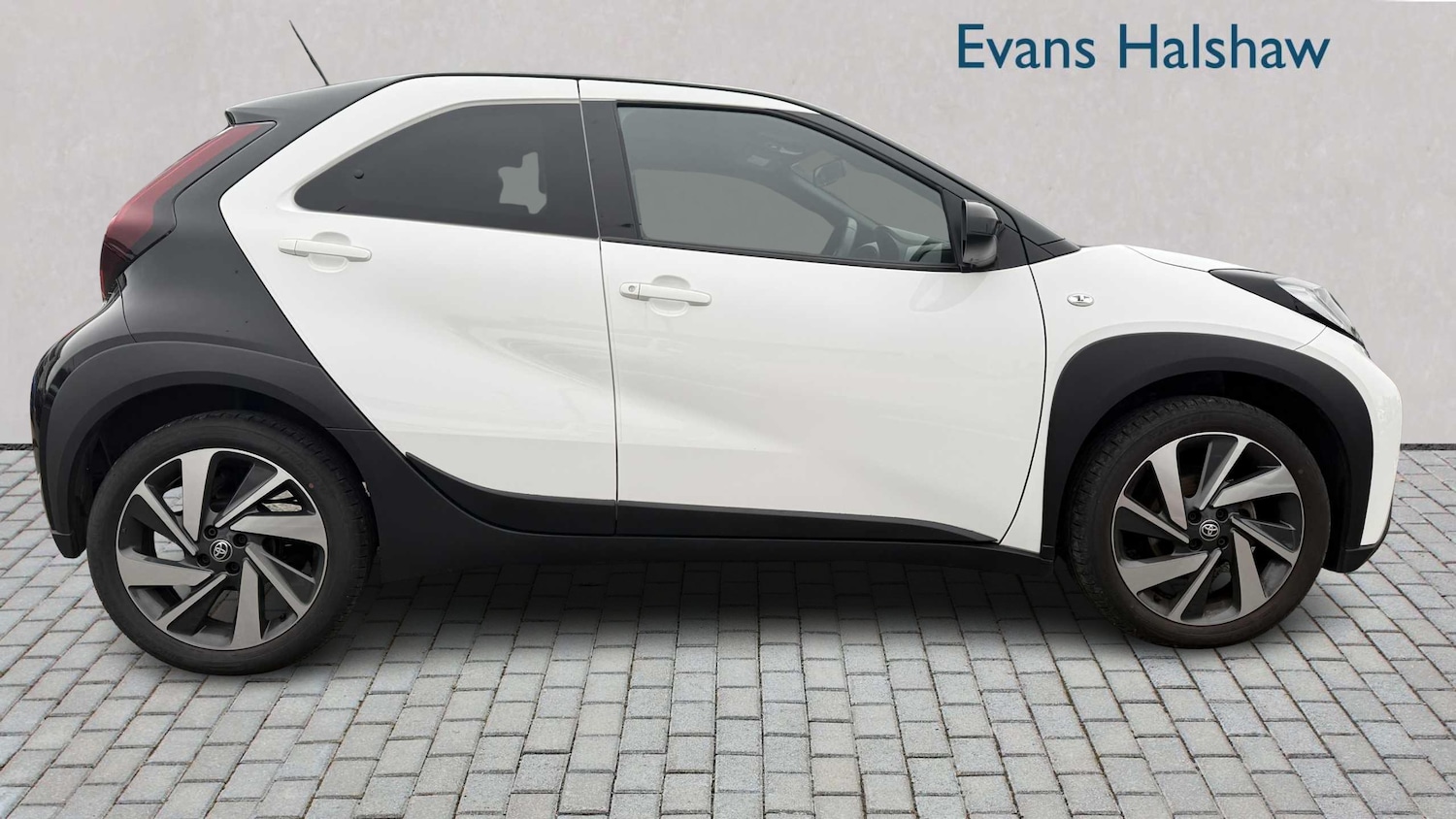 Used Toyota Aygo X 2024 for sale - 76262520: Photo 3