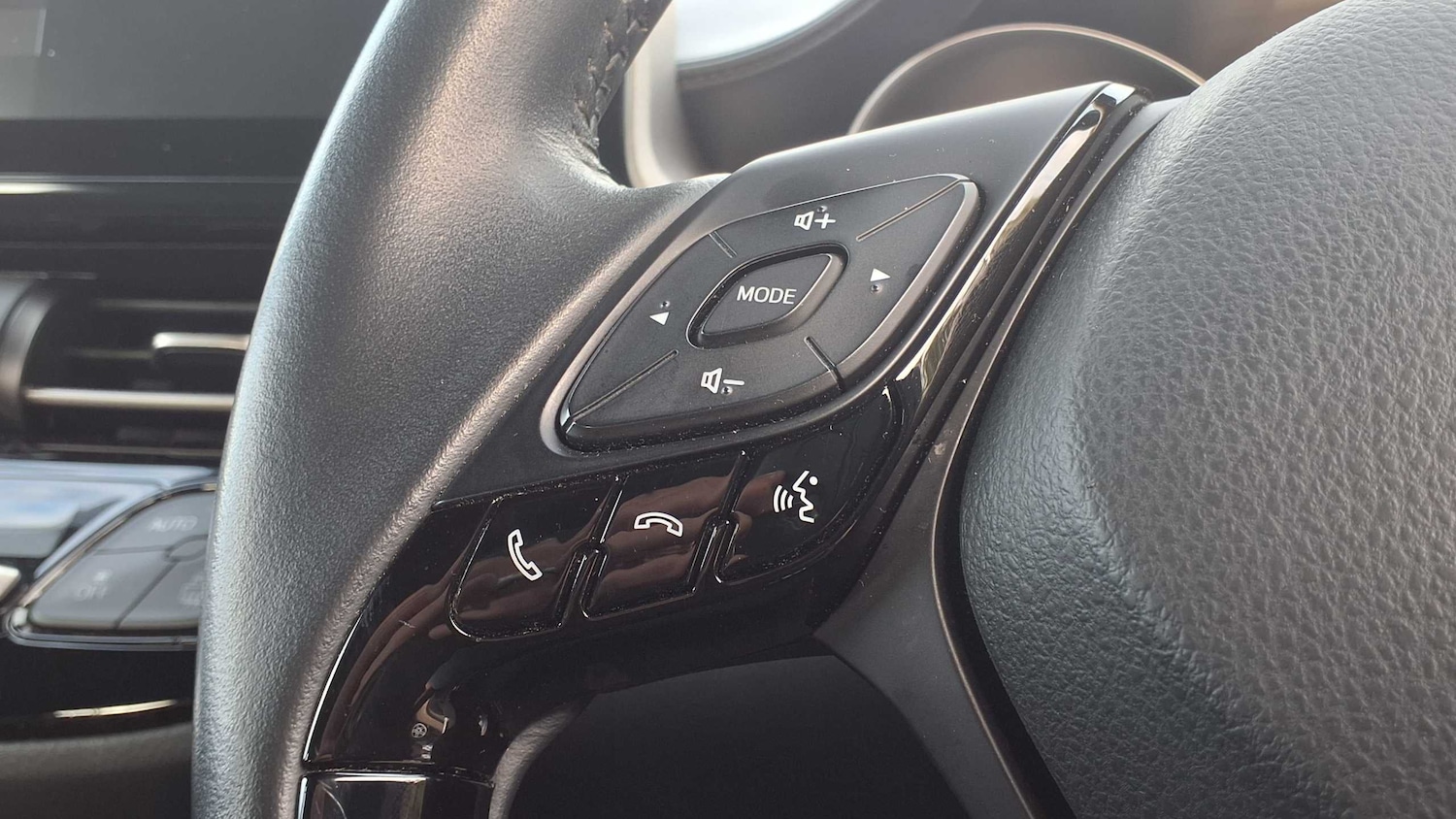 Used Toyota C-HR 2022 for sale - 76016096: Photo 32