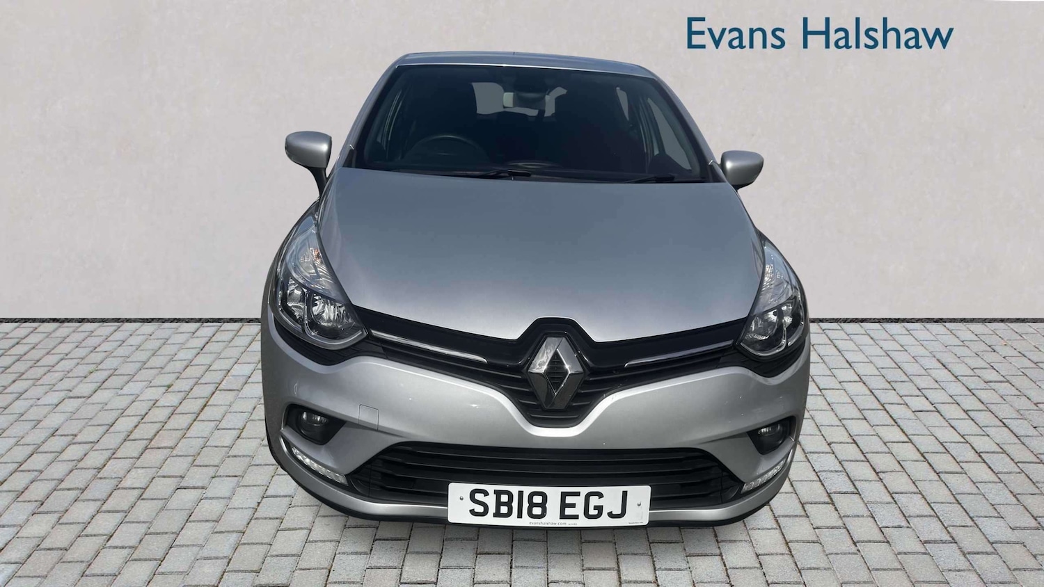 Used Renault Clio 2018 for sale - 78209185: Photo 2