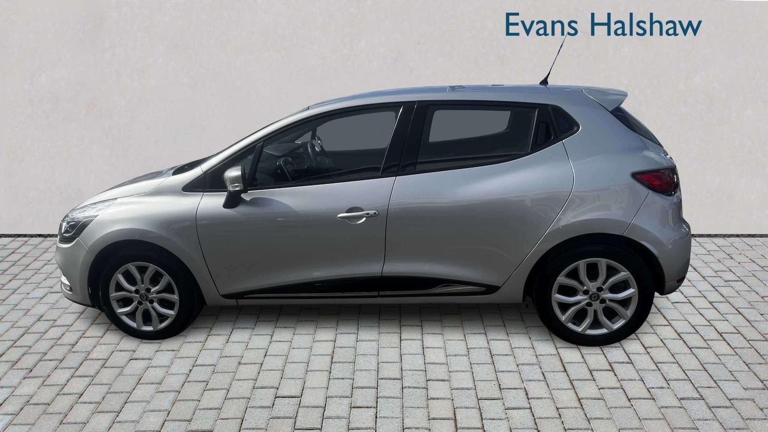 Used Renault Clio 2018 for sale - 78209185: Photo 4