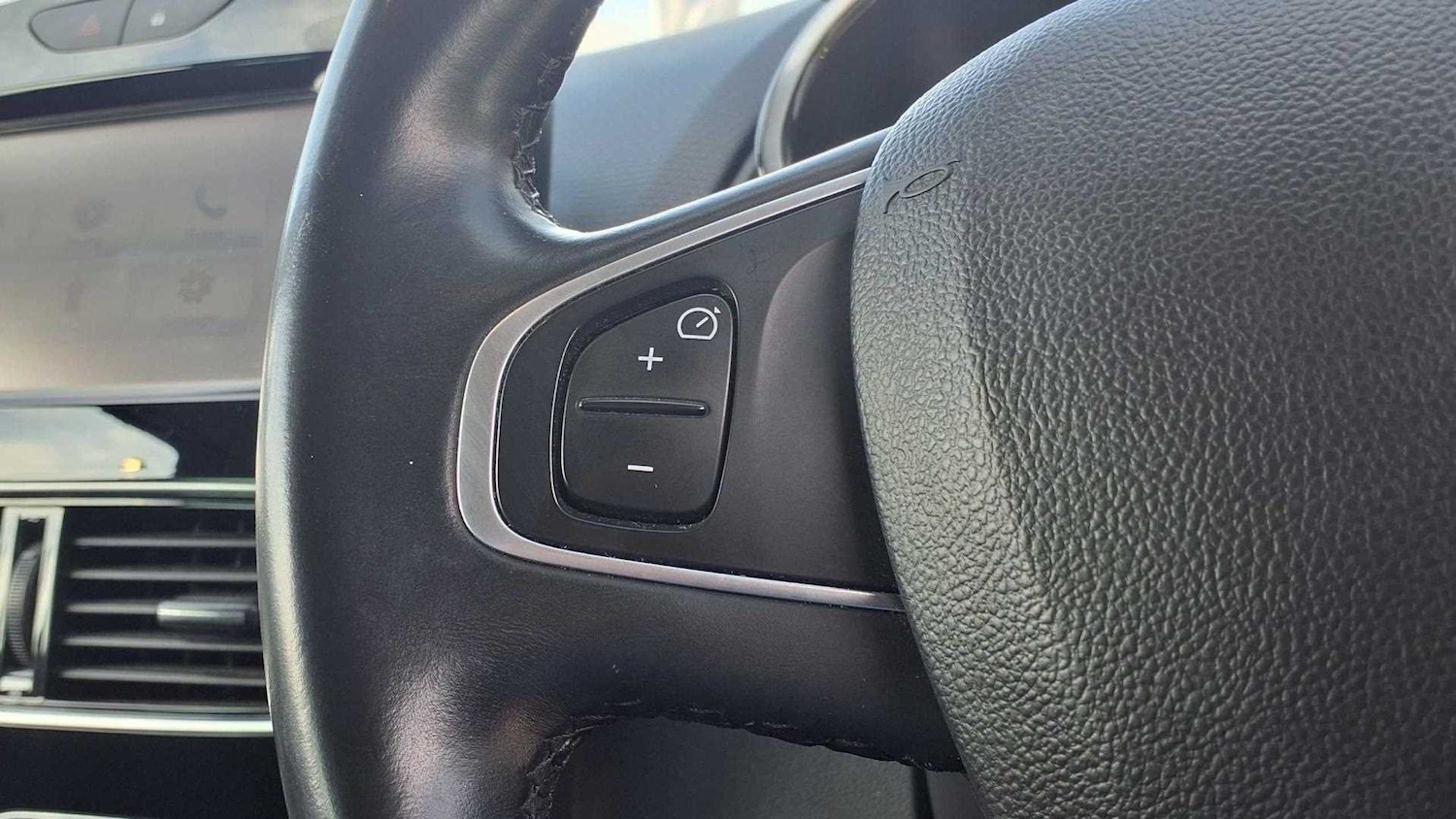 Used Renault Clio 2018 for sale - 76648967: Photo 25