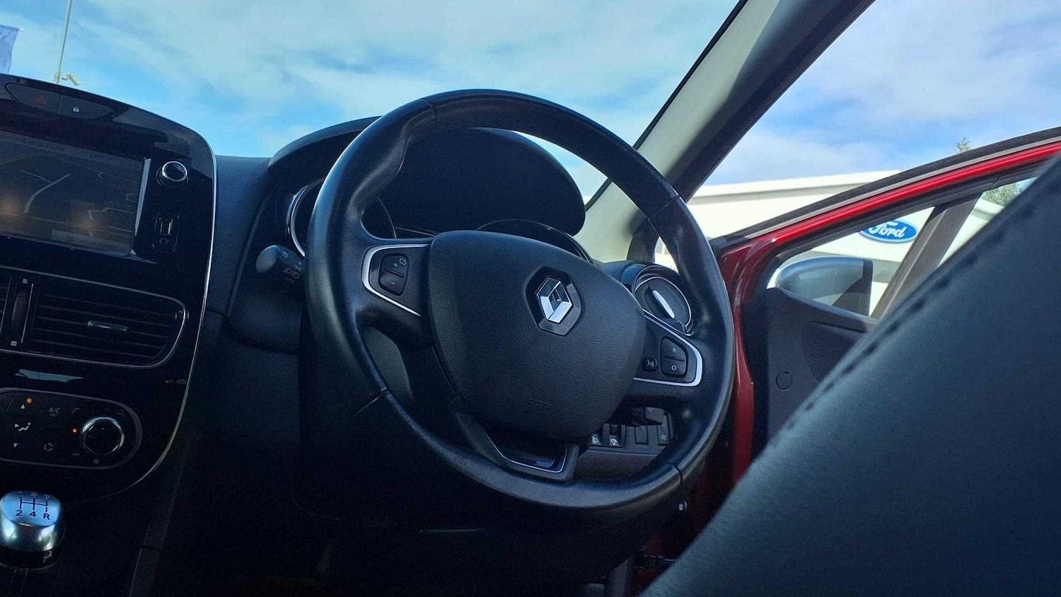 Used Renault Clio 2018 for sale - 76648967: Photo 32