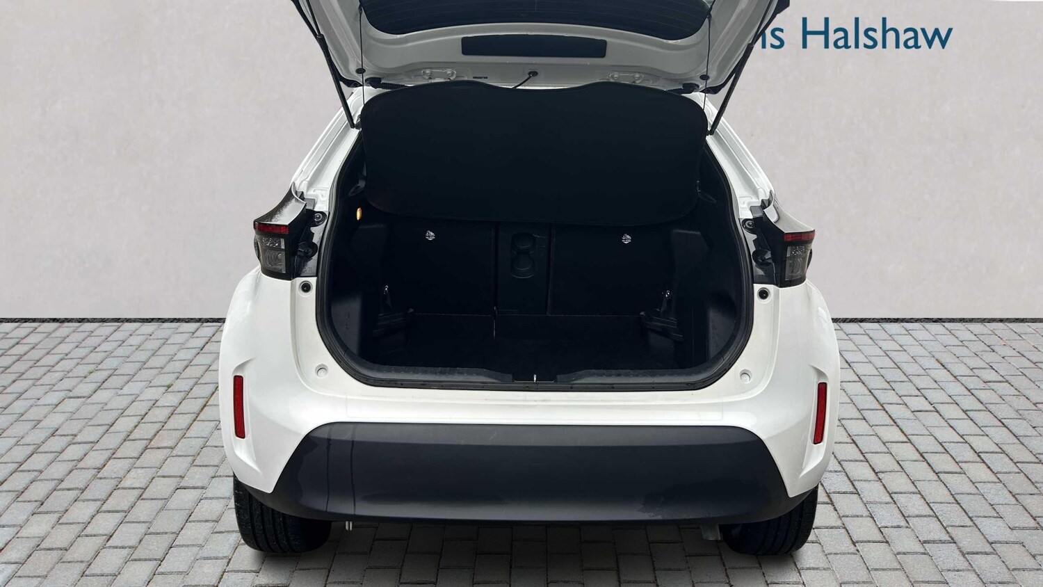 Used Toyota Yaris Cross 2023 for sale - 77334081: Photo 11