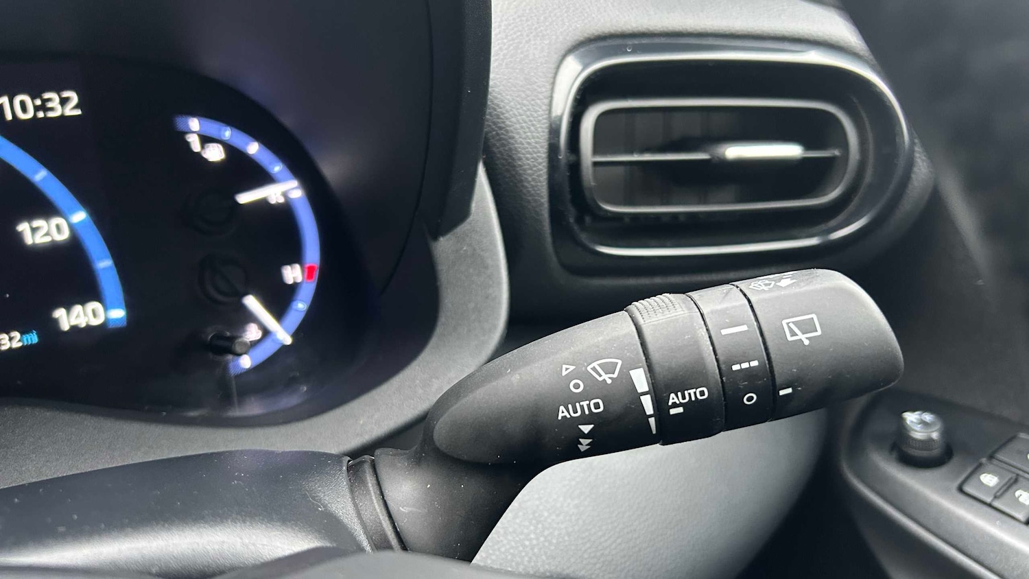 Used Toyota Yaris Cross 2023 for sale - 77334081: Photo 30