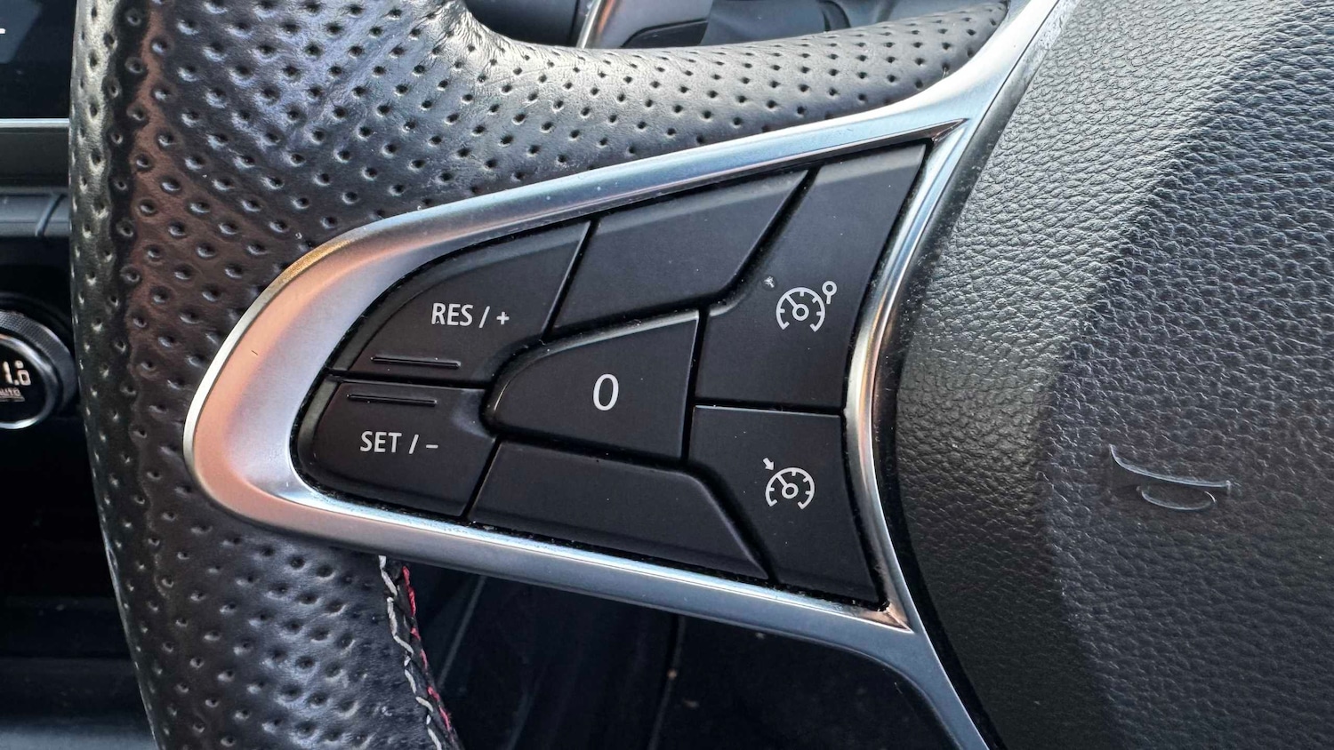 Used Renault Clio 2020 for sale - 78052078: Photo 23