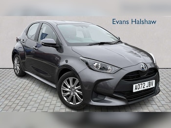 Used Toyota Yaris 2023 for sale - 77972613: Photo